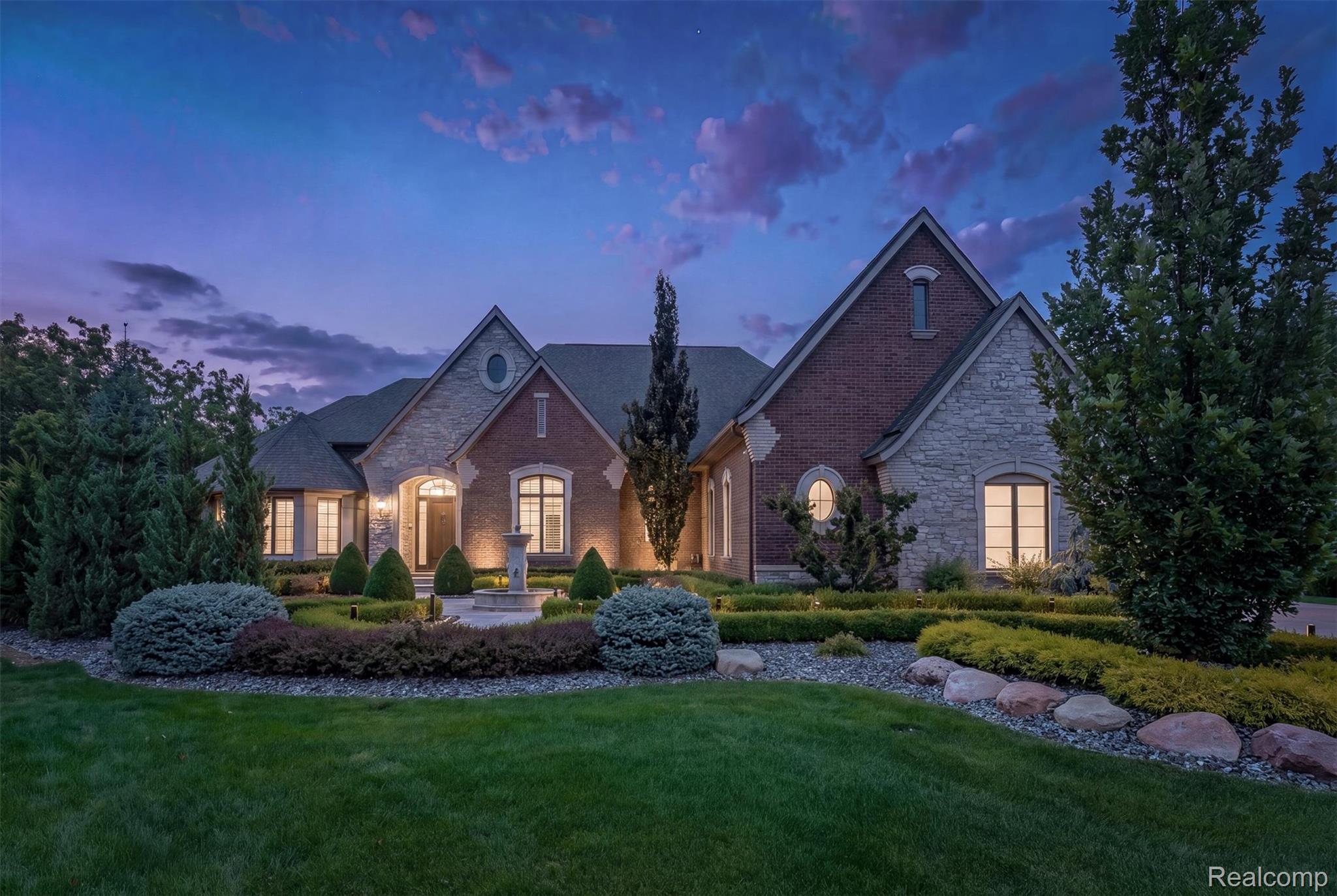2475 Creekside Court