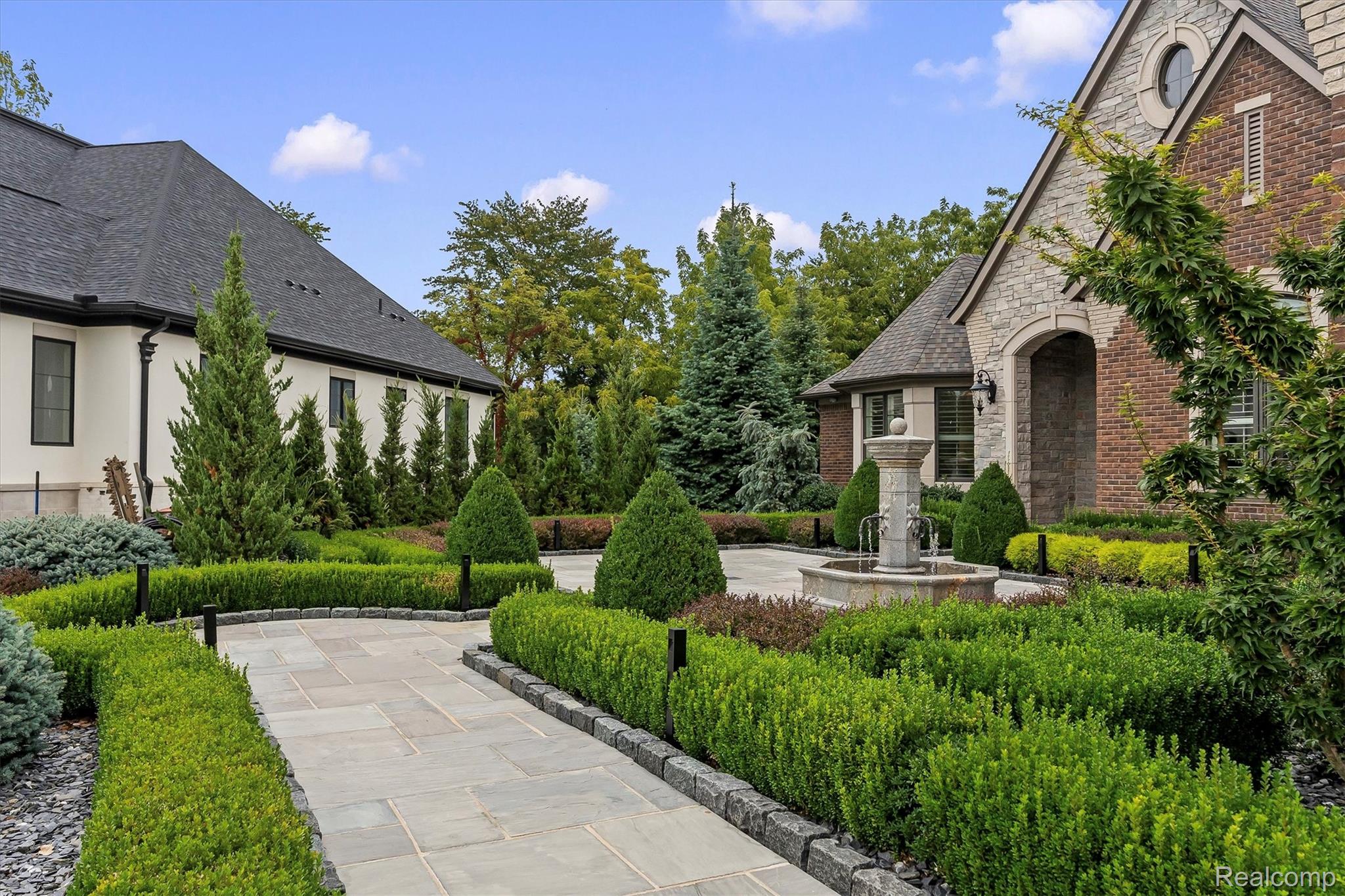 2475 Creekside Court