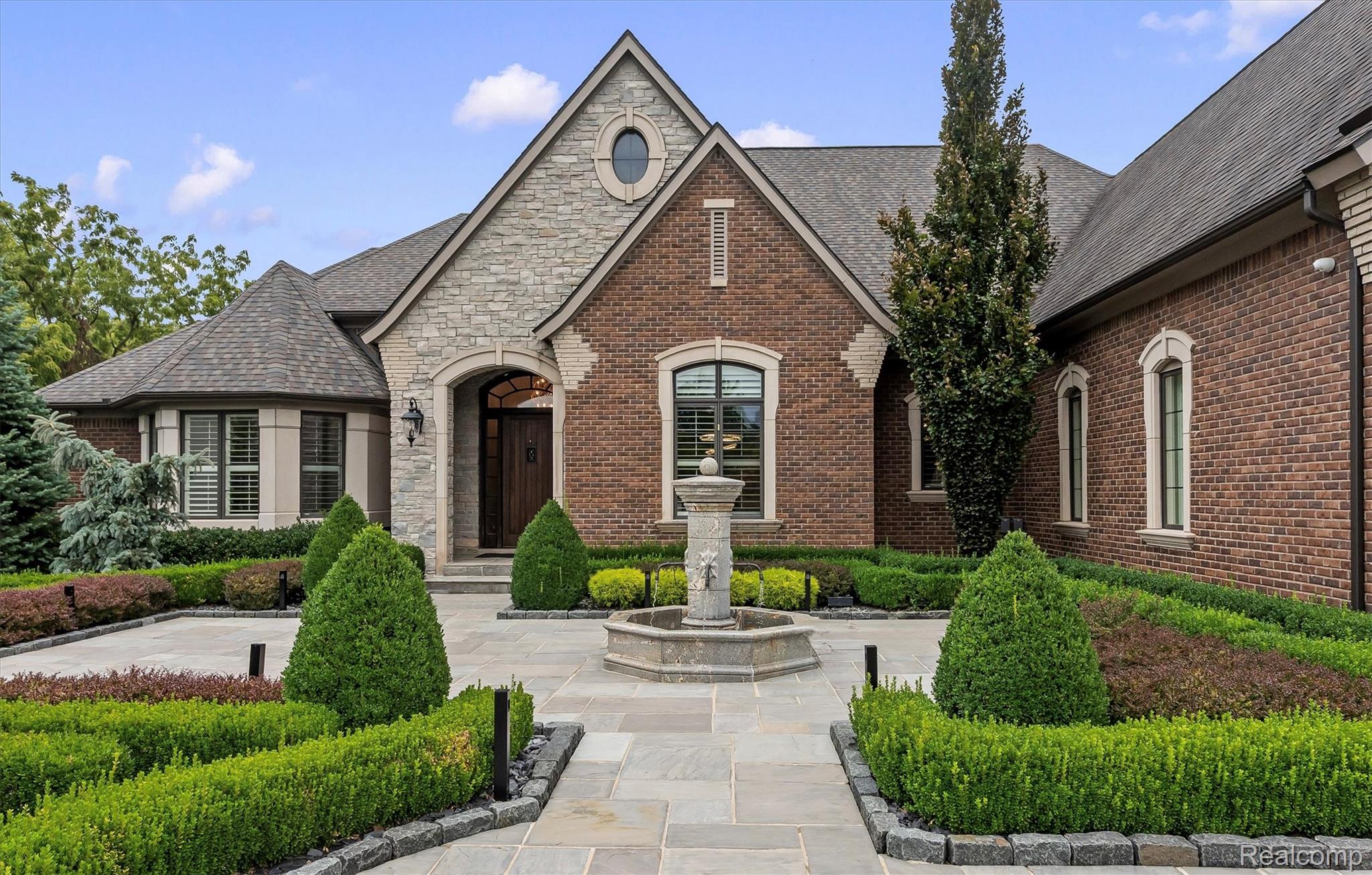 2475 Creekside Court