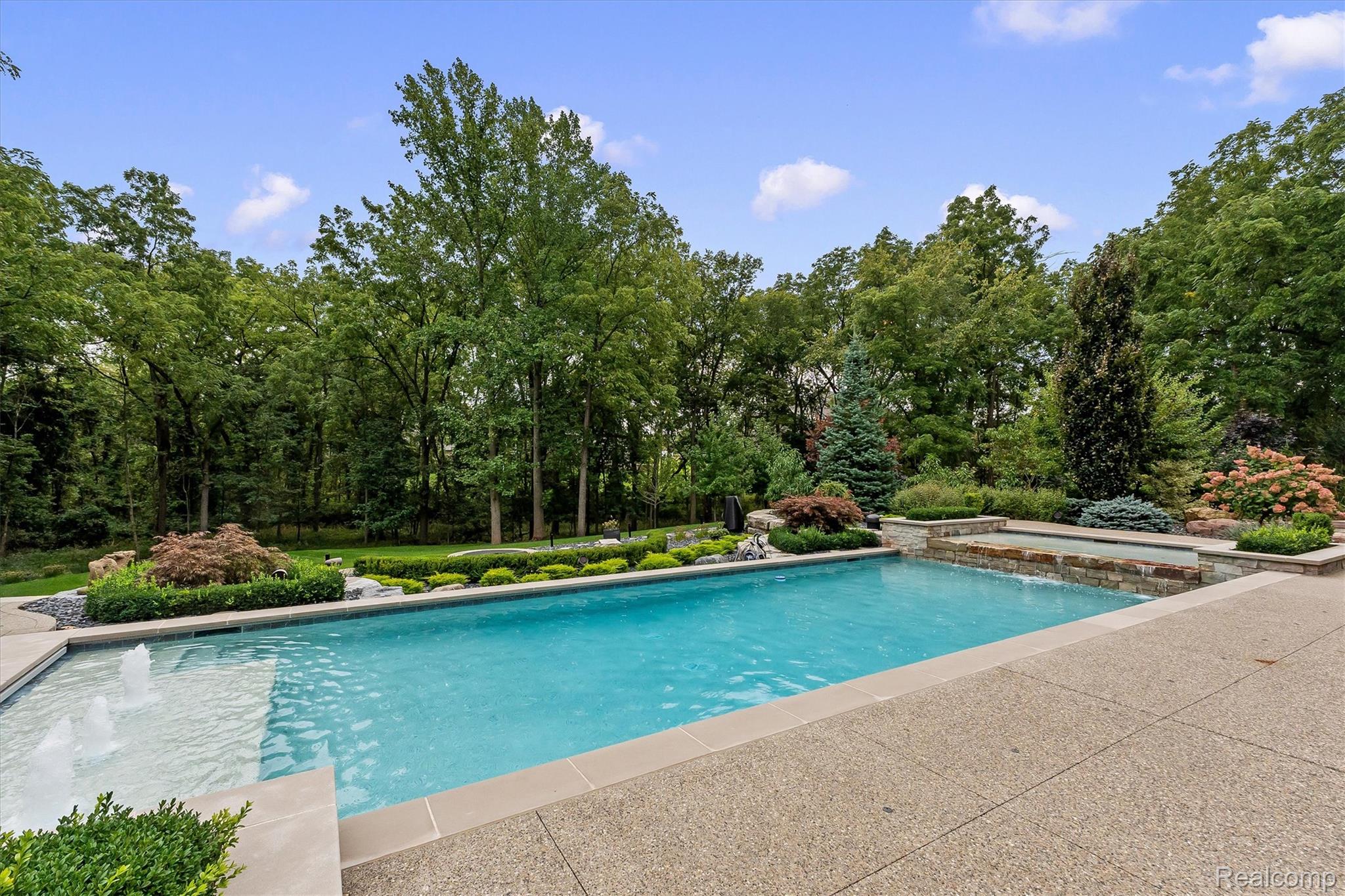 2475 Creekside Court