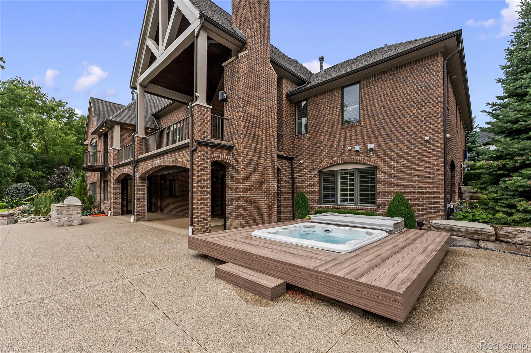 2475 Creekside Court