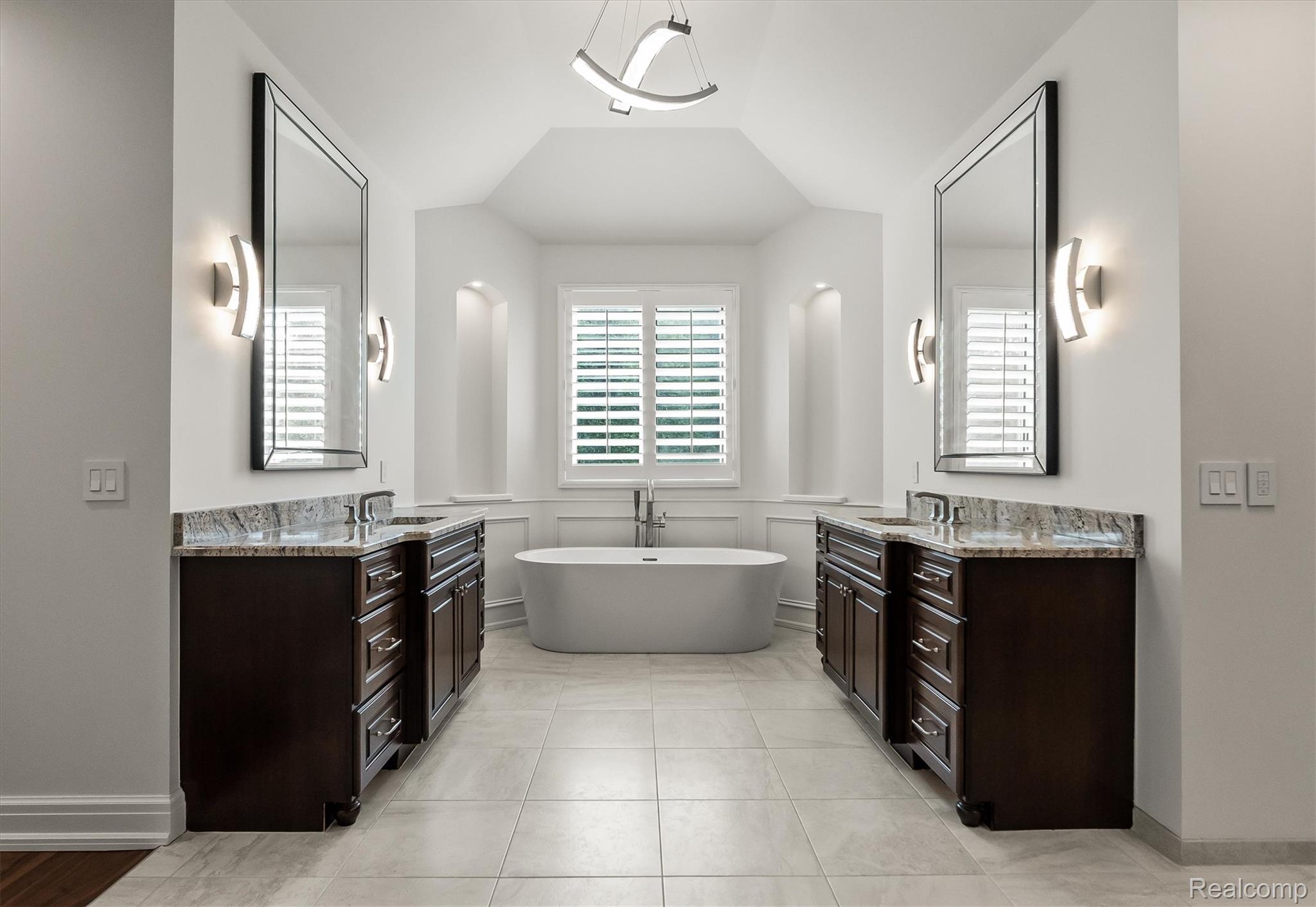 2475 Creekside Court
