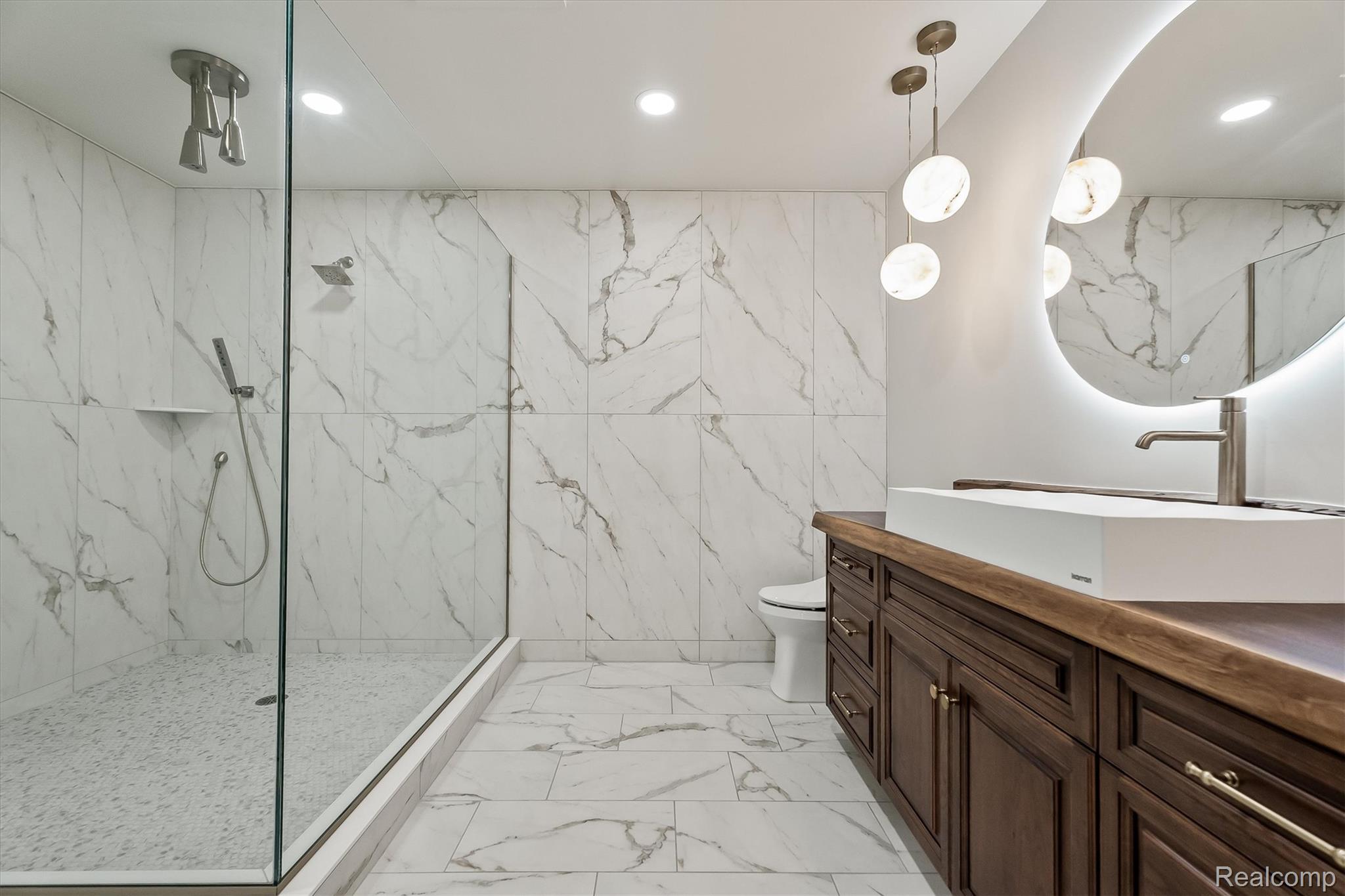 2475 Creekside Court