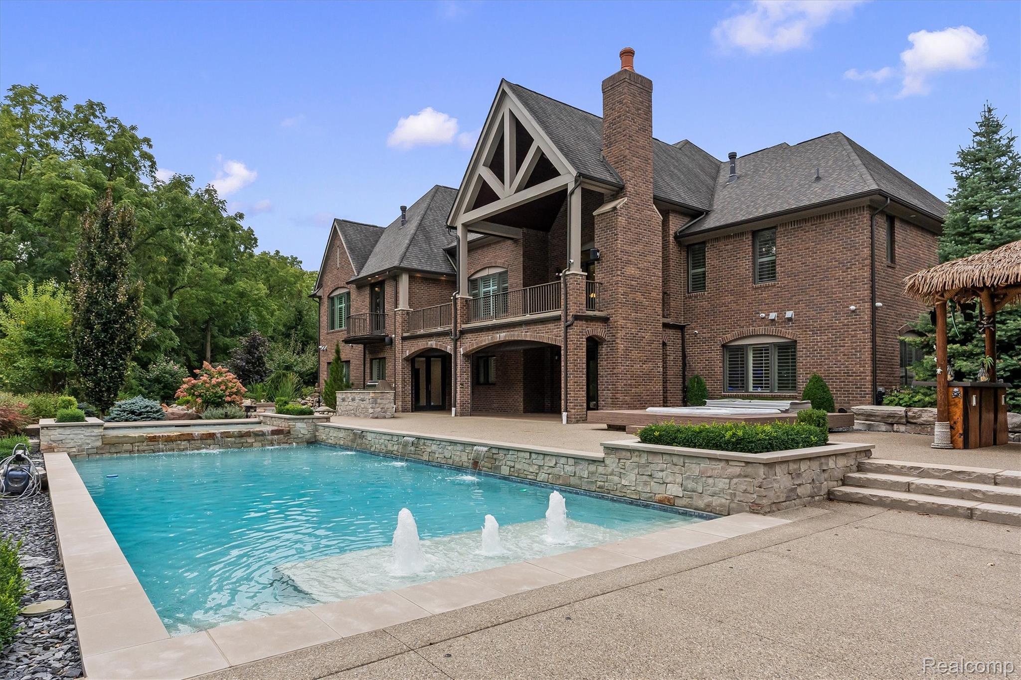 2475 Creekside Court