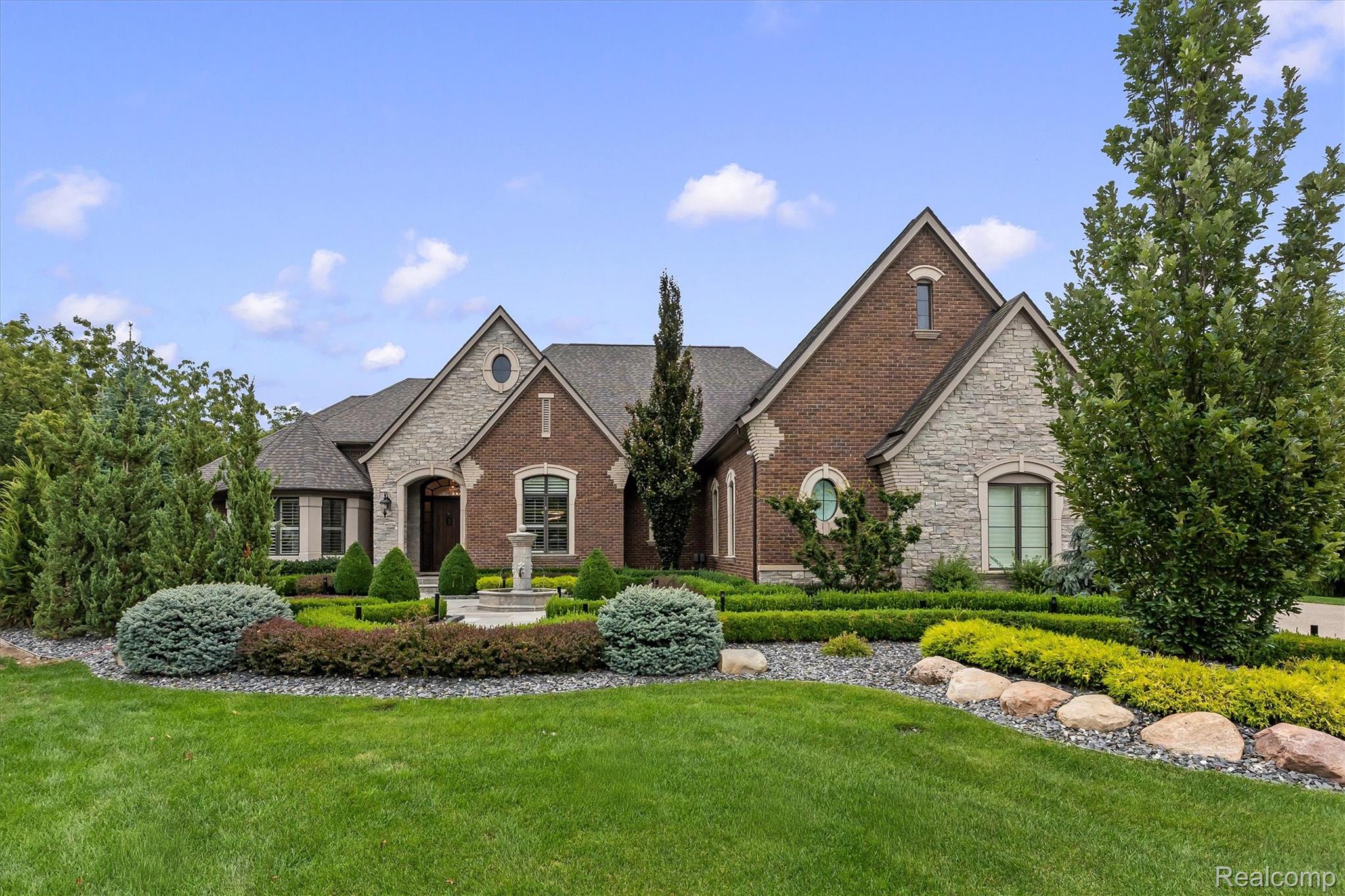 2475 Creekside Court