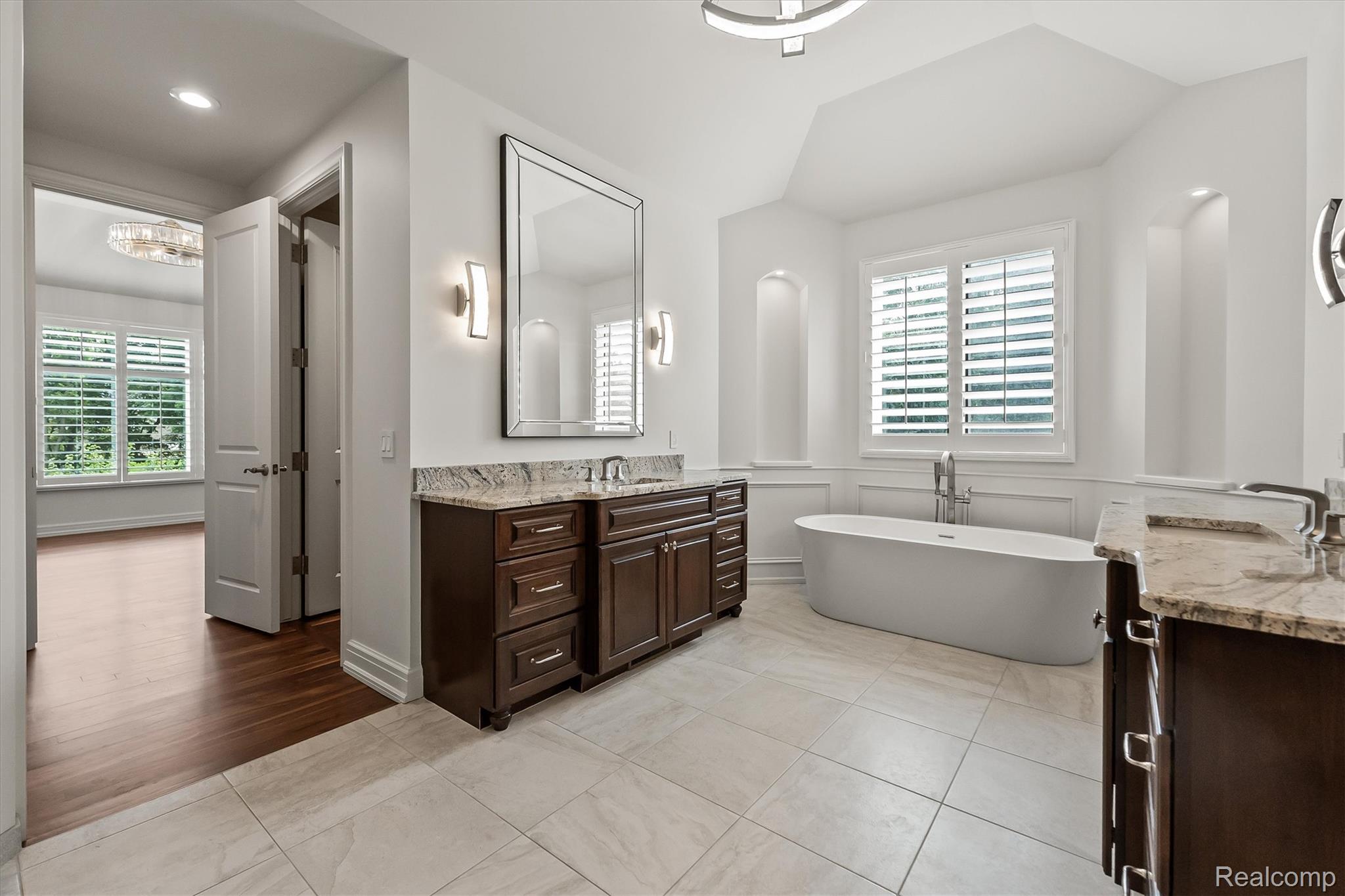 2475 Creekside Court