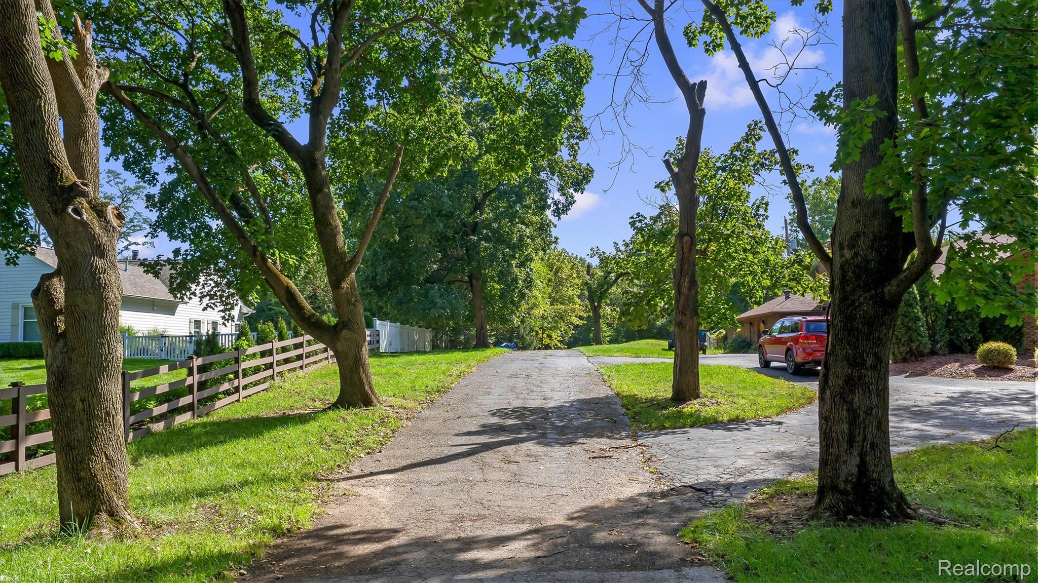 0000 Lone Pine Road