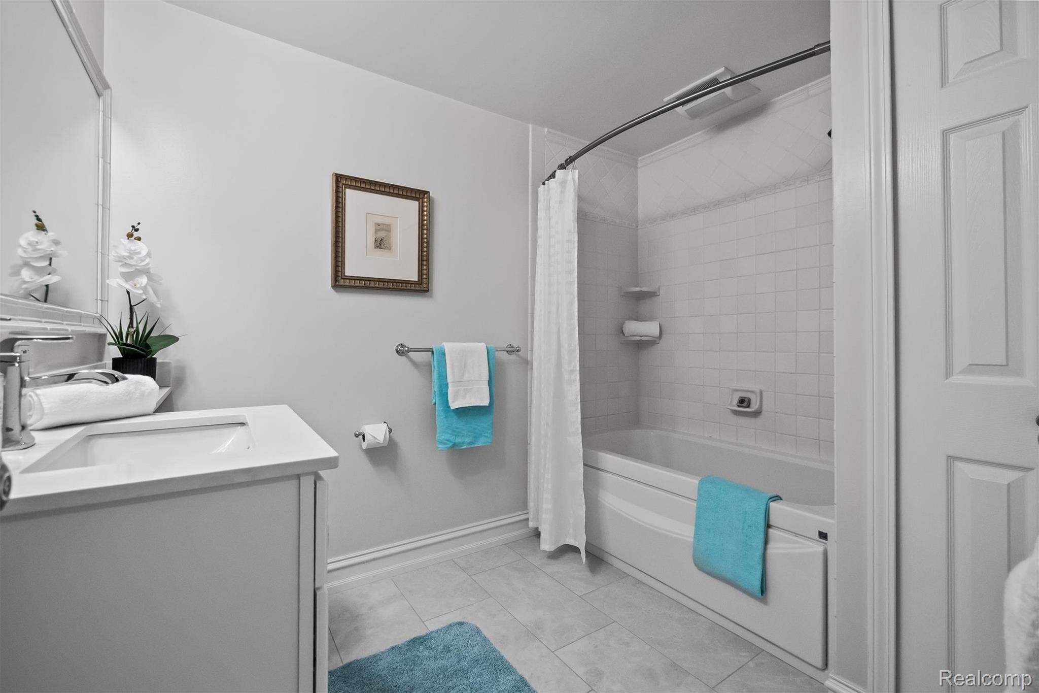 203 Aqua Court