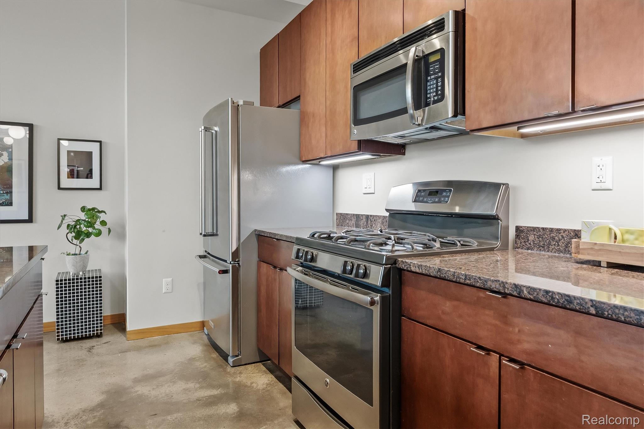 444 W Willis Street Unit: 304