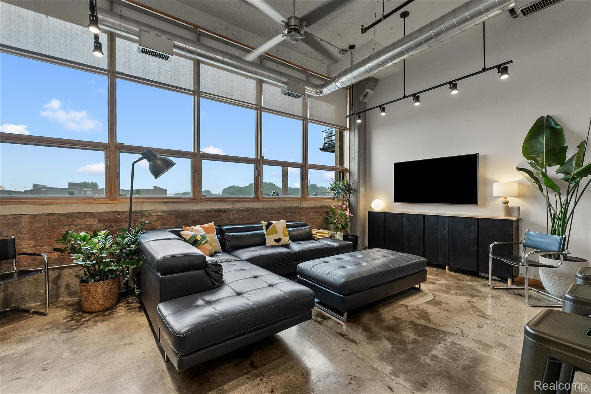 444 W Willis Street Unit: 304