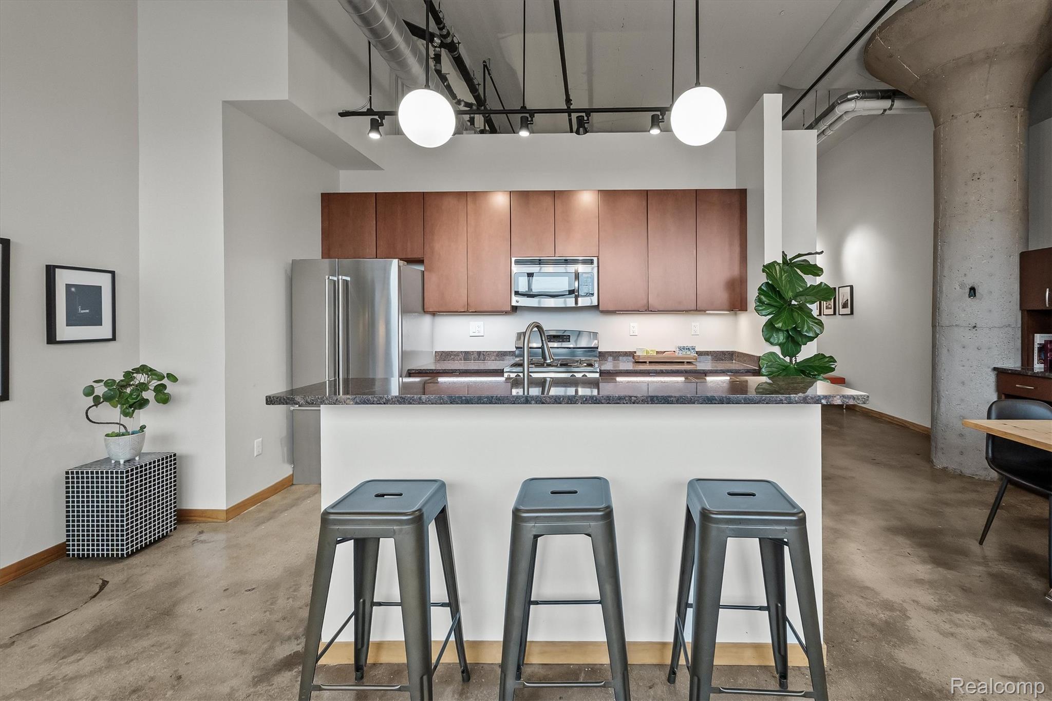 444 W Willis Street Unit: 304