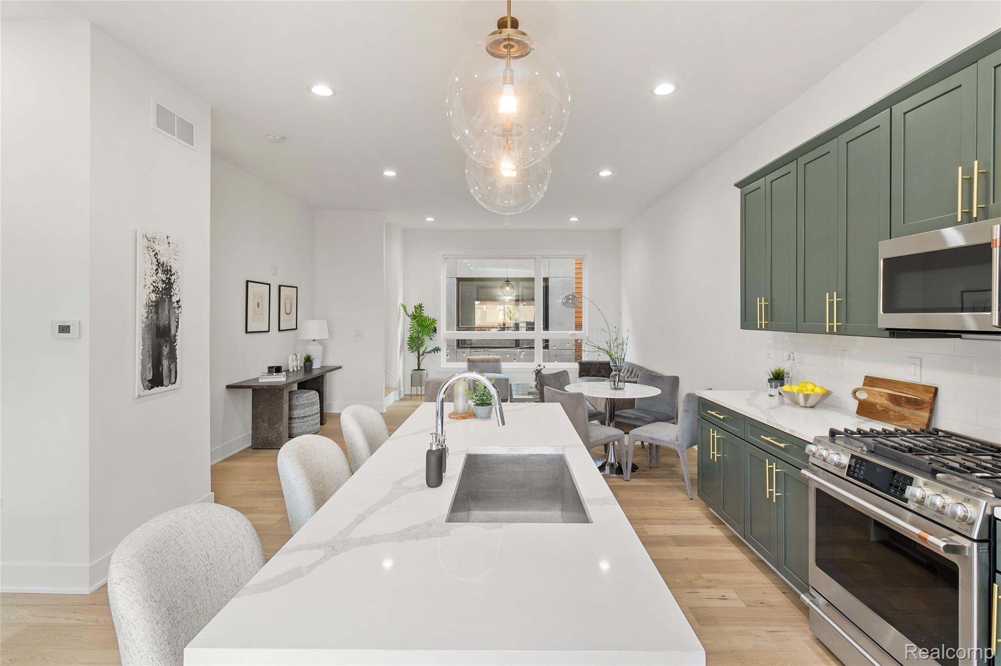 2037 11th Street Unit: 10