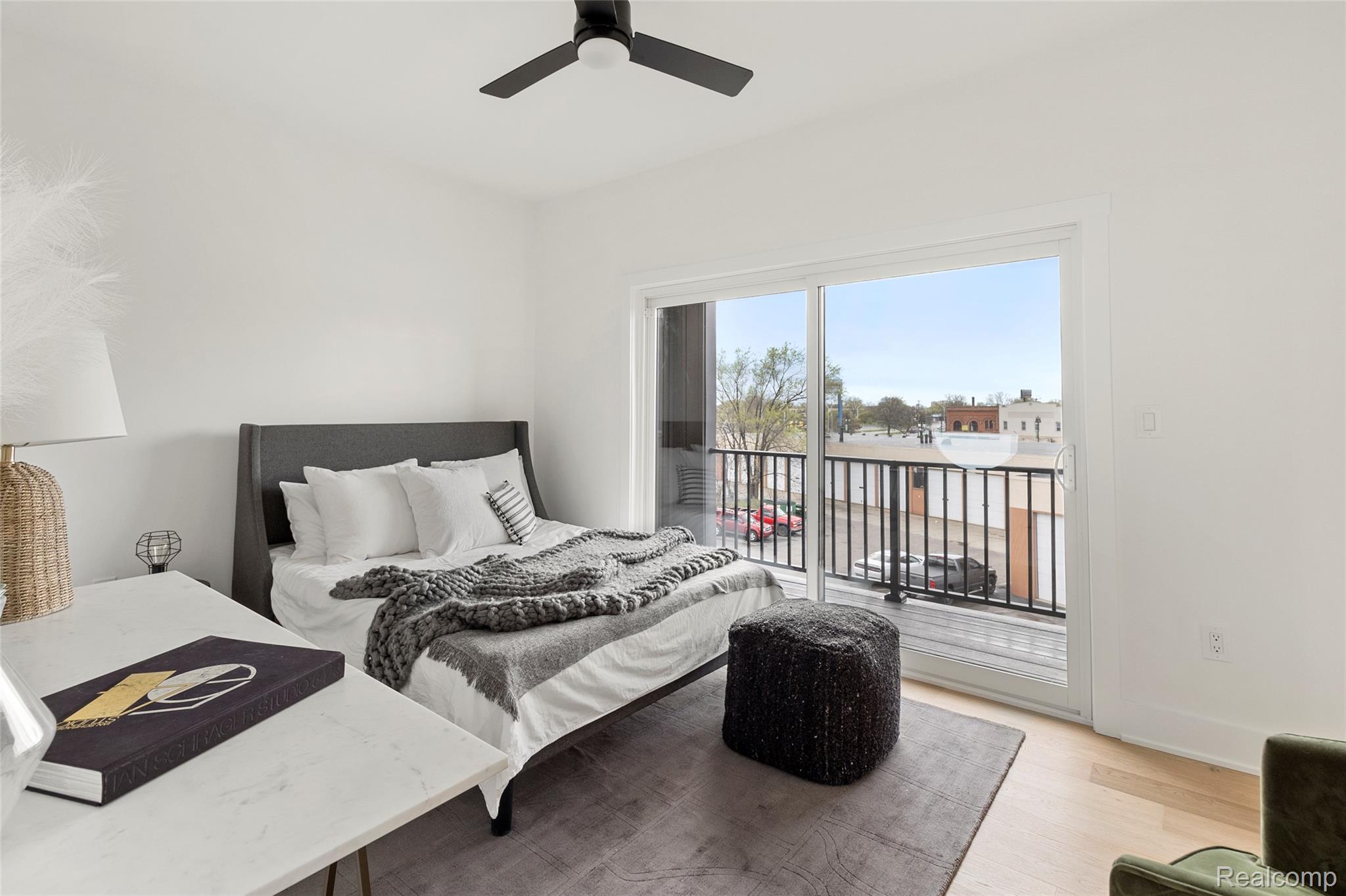 2037 11th Street Unit: 10