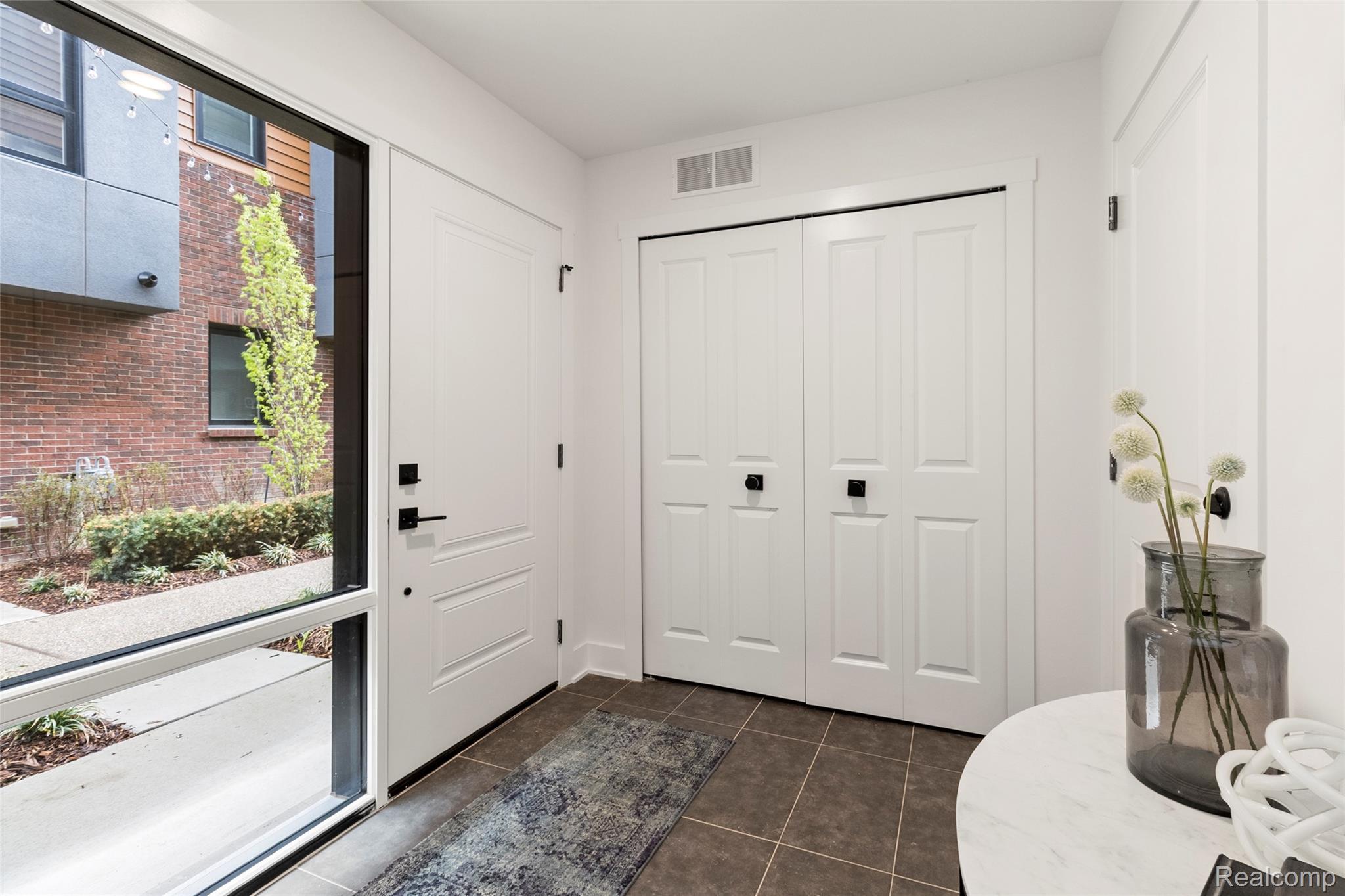 2037 11th Street Unit: 10