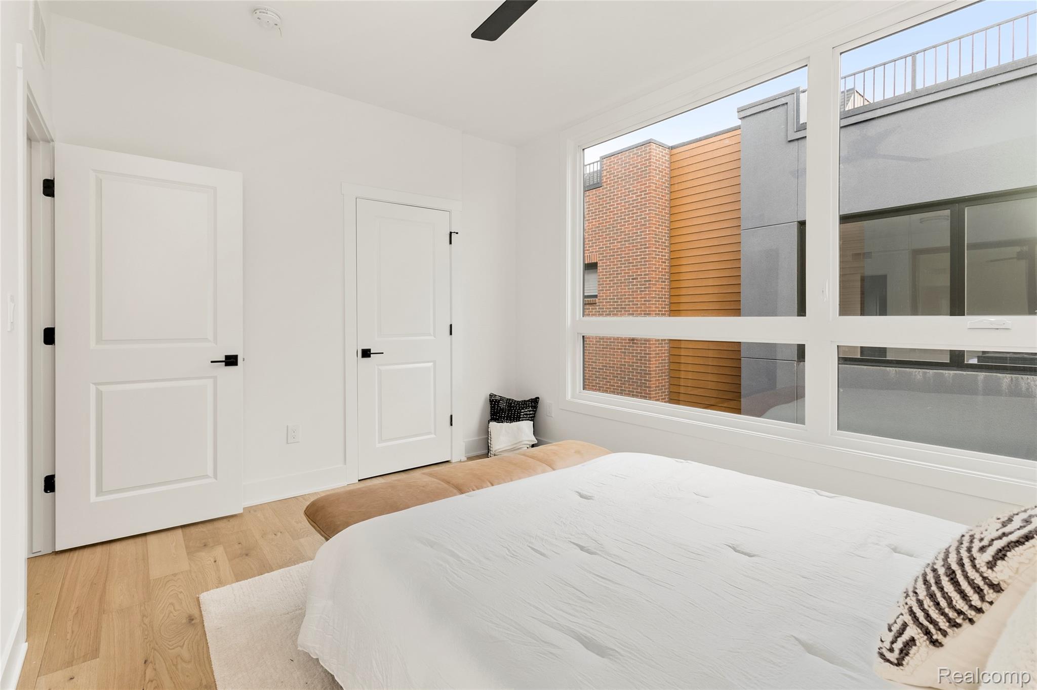 2037 11th Street Unit: 10