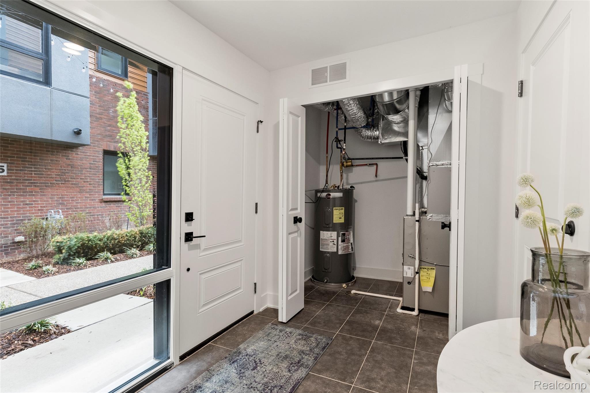 2037 11th Street Unit: 10