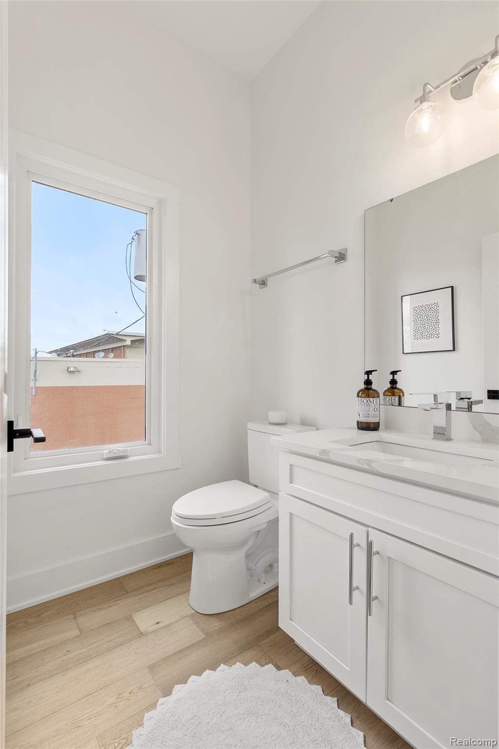 2037 11th Street Unit: 10