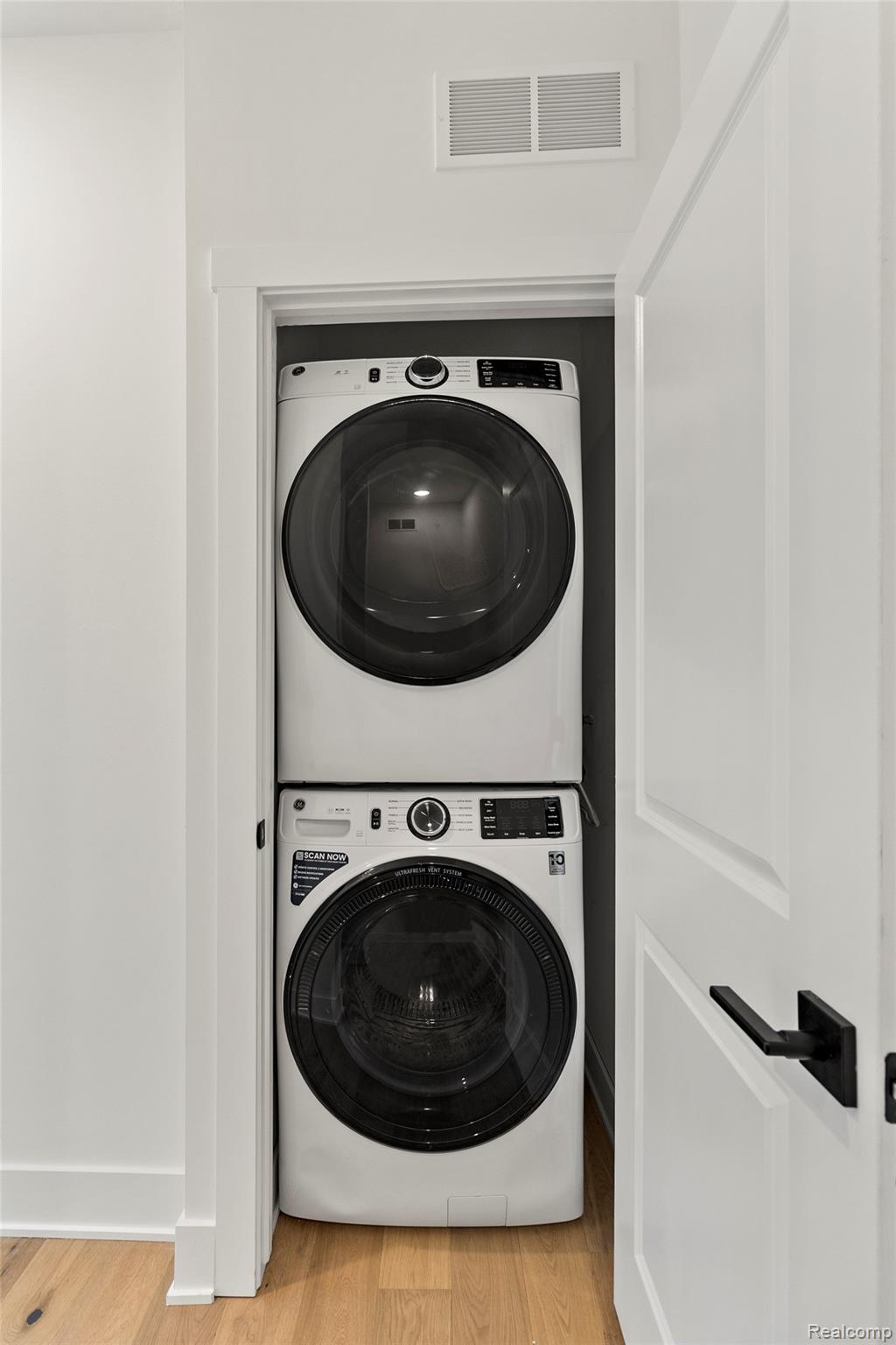 2037 11th Street Unit: 10