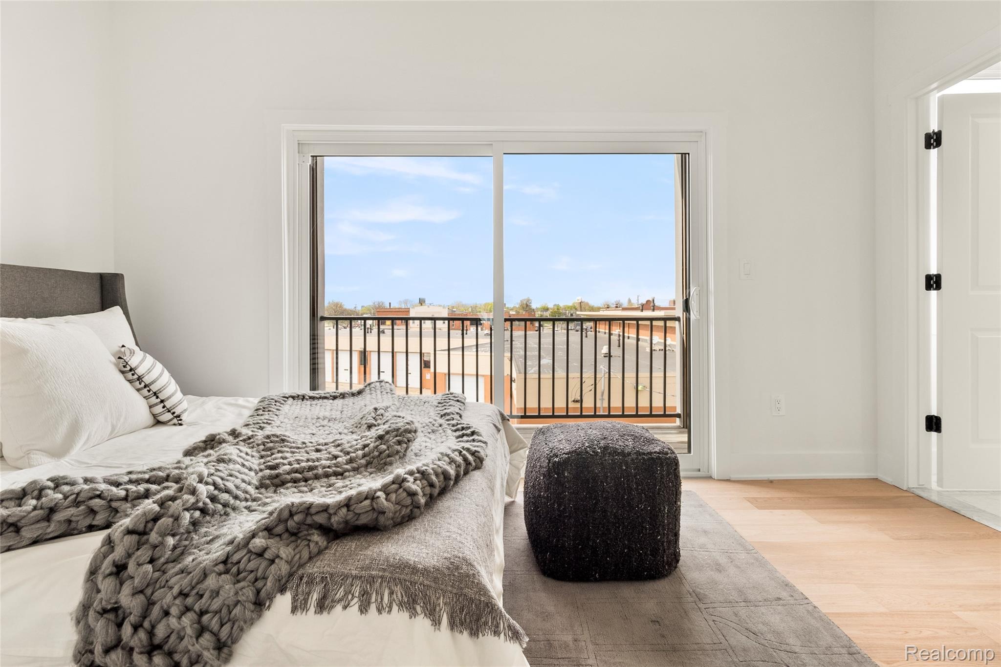 2037 11th Street Unit: 10