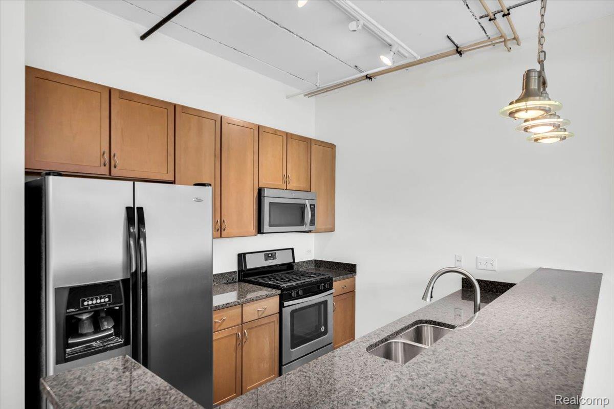 3670 Woodward AVE # 213