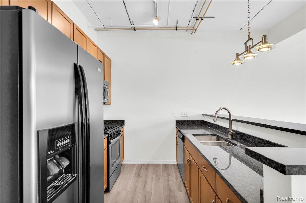 3670 Woodward AVE # 213