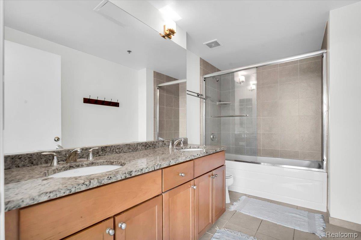 3670 Woodward AVE # 213