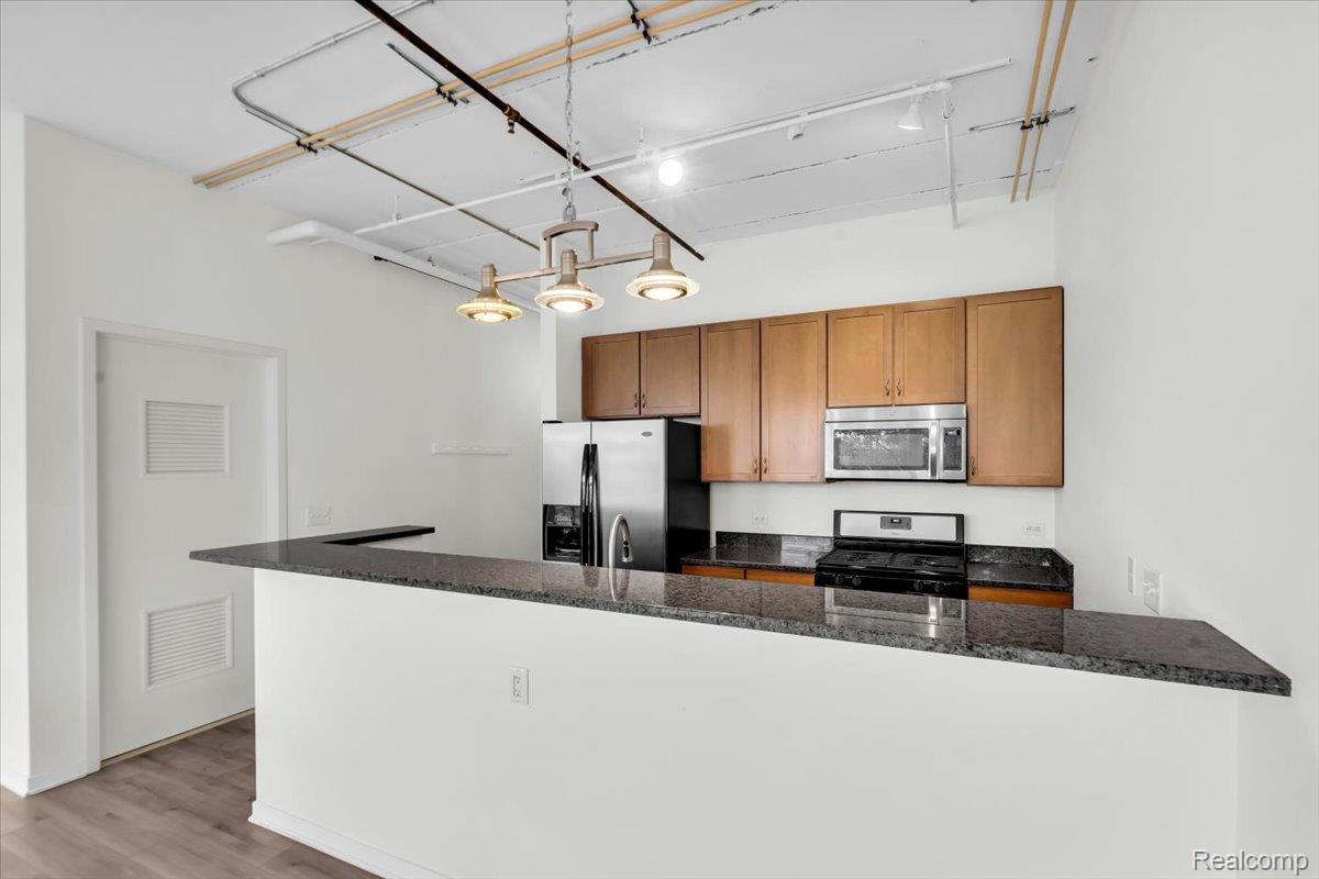 3670 Woodward AVE # 213