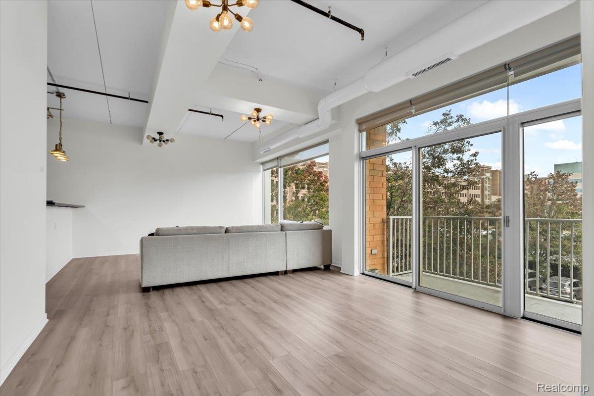 3670 Woodward AVE # 213