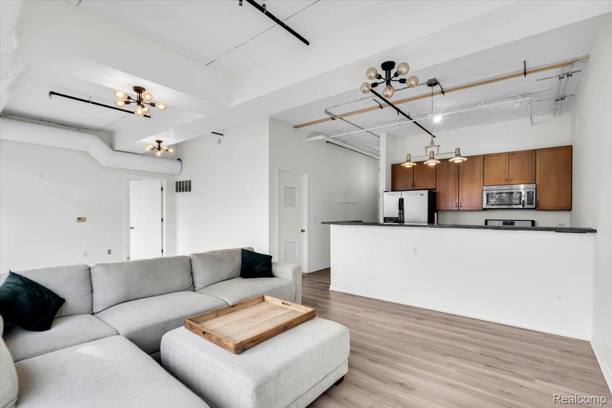 3670 Woodward AVE # 213