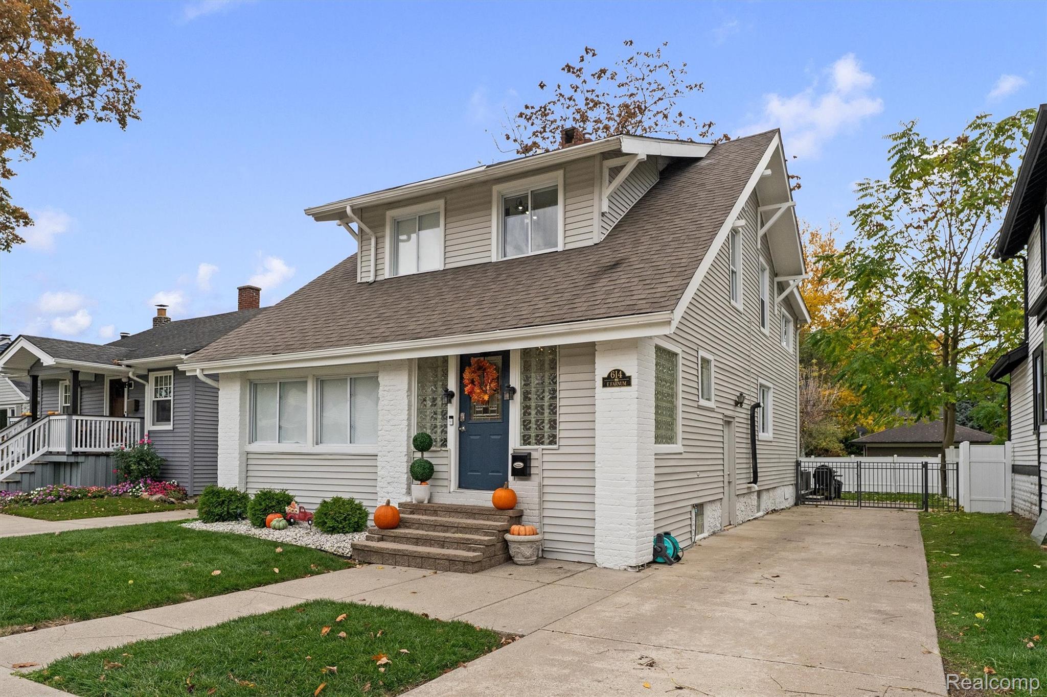 614 E Farnum AVE