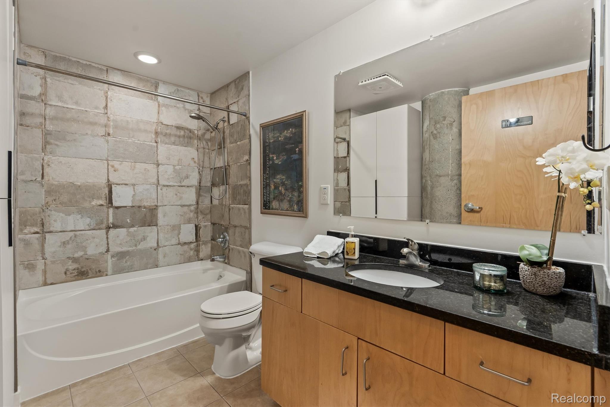 55 W Canfield ST # 104