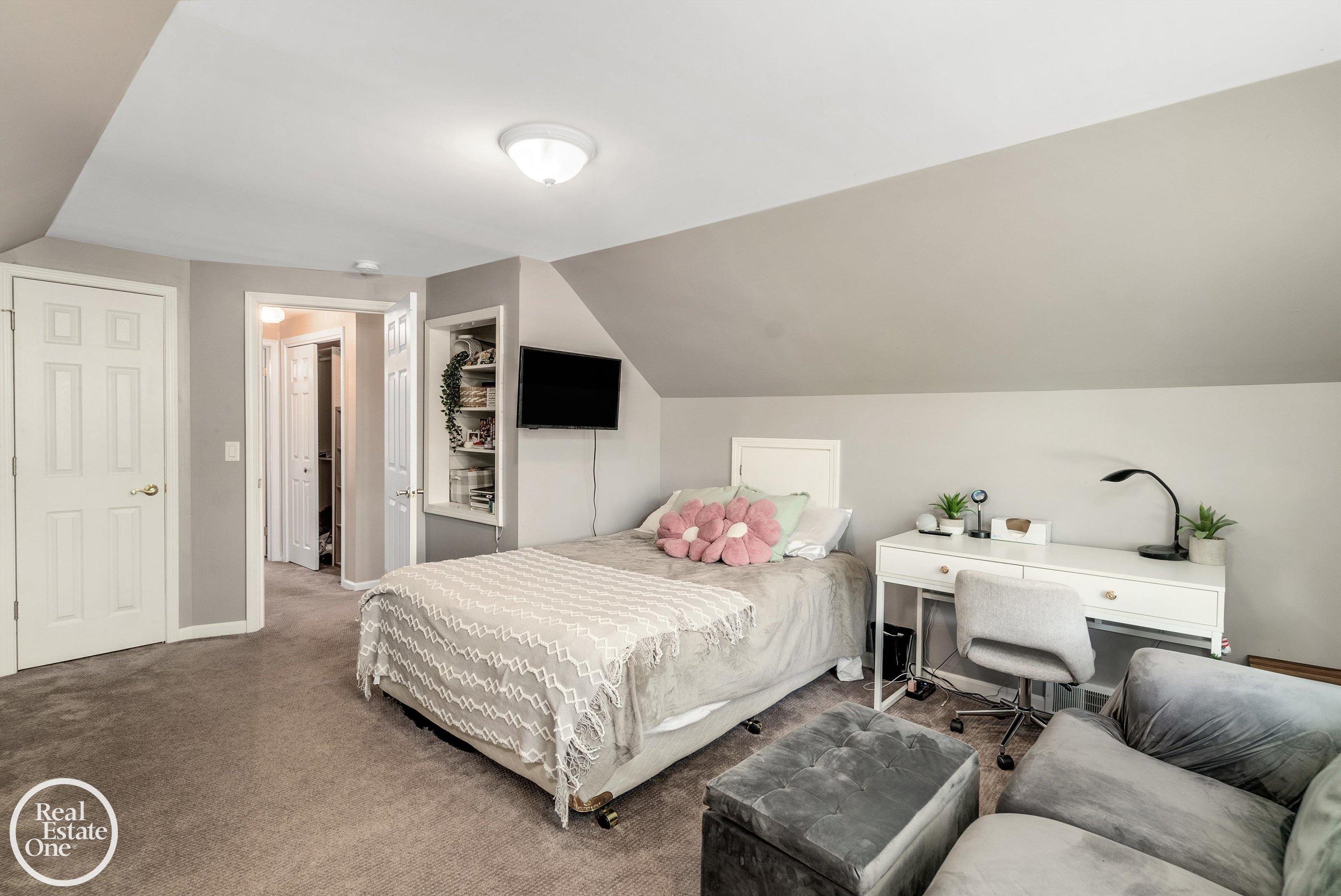1088 TORREY ROAD