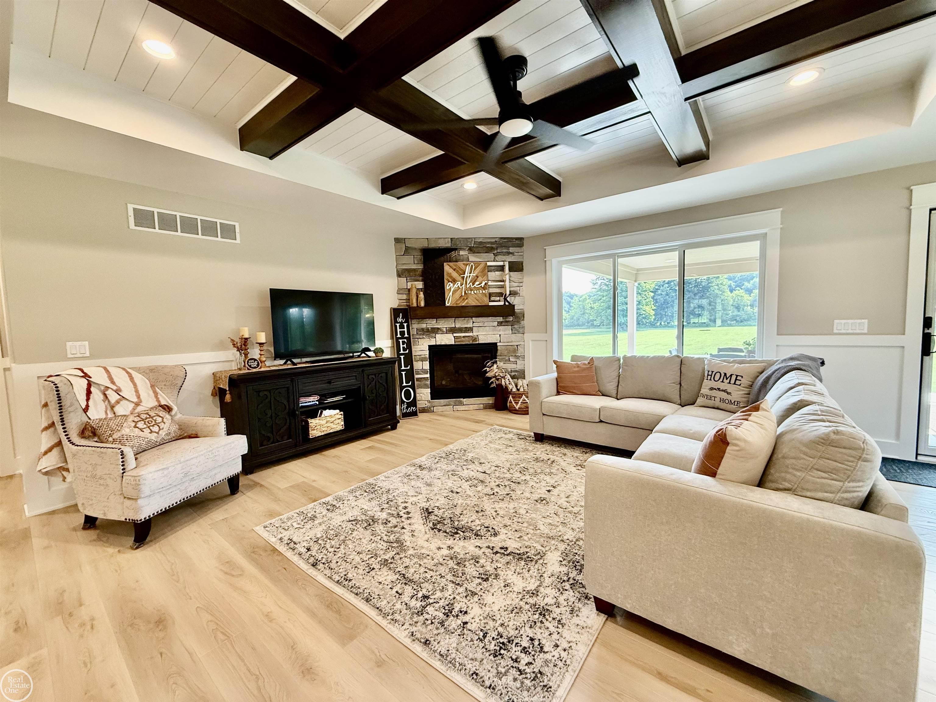 1538 Ashley LN