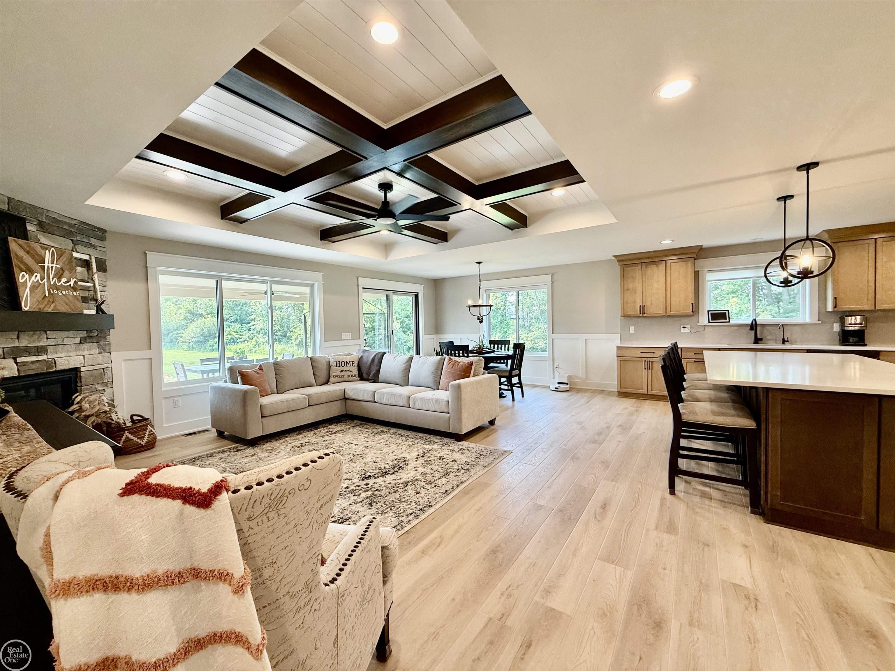 1538 Ashley LN