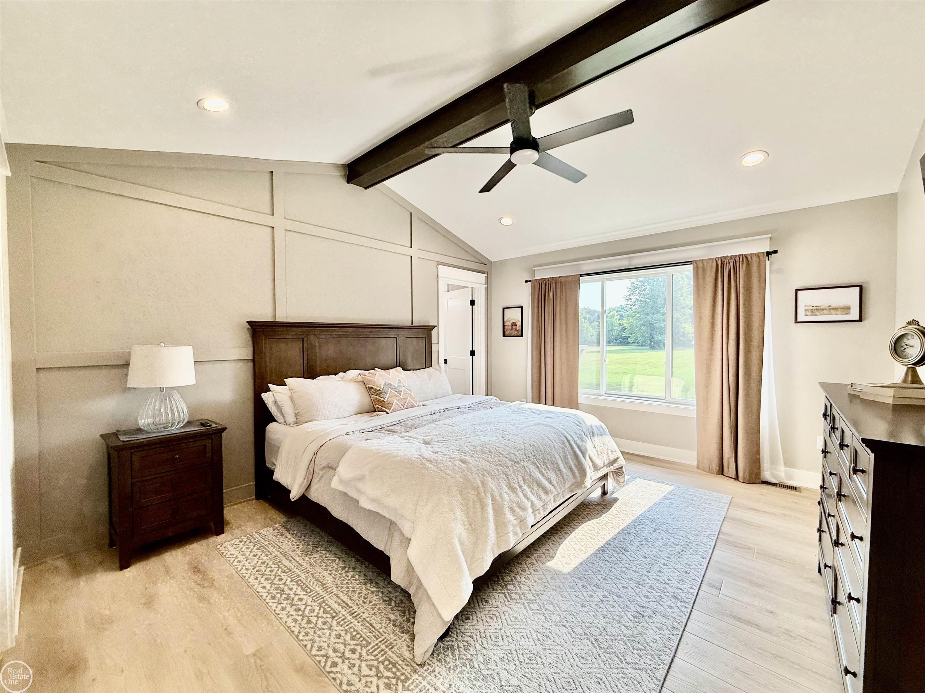 1538 Ashley LN