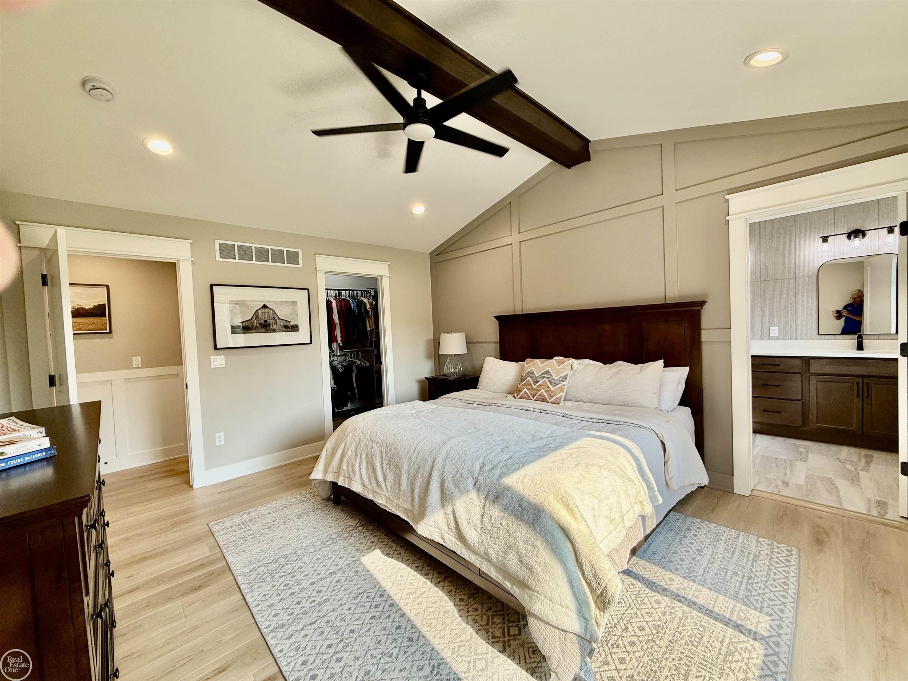 1538 Ashley LN