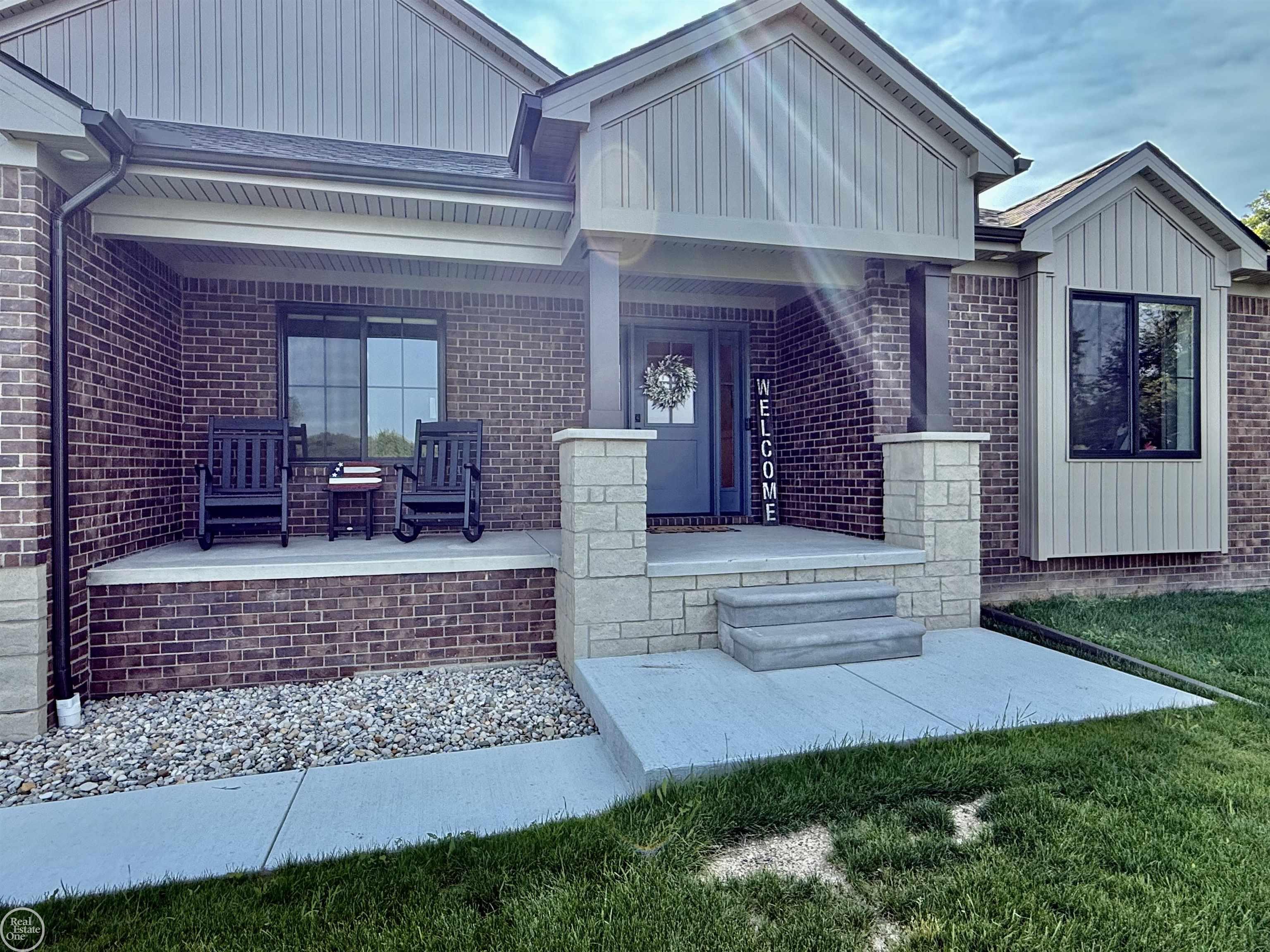1538 Ashley LN
