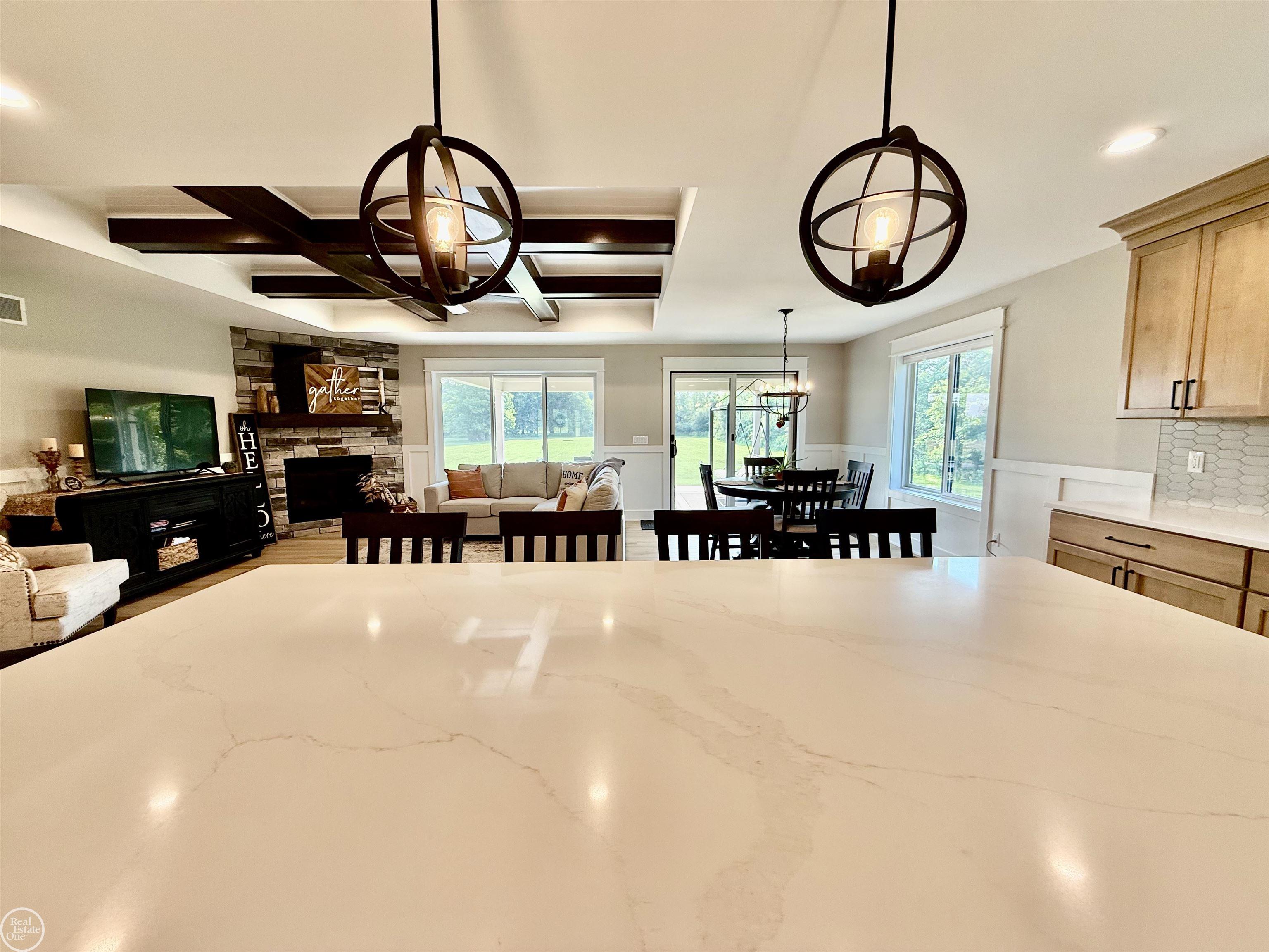 1538 Ashley LN