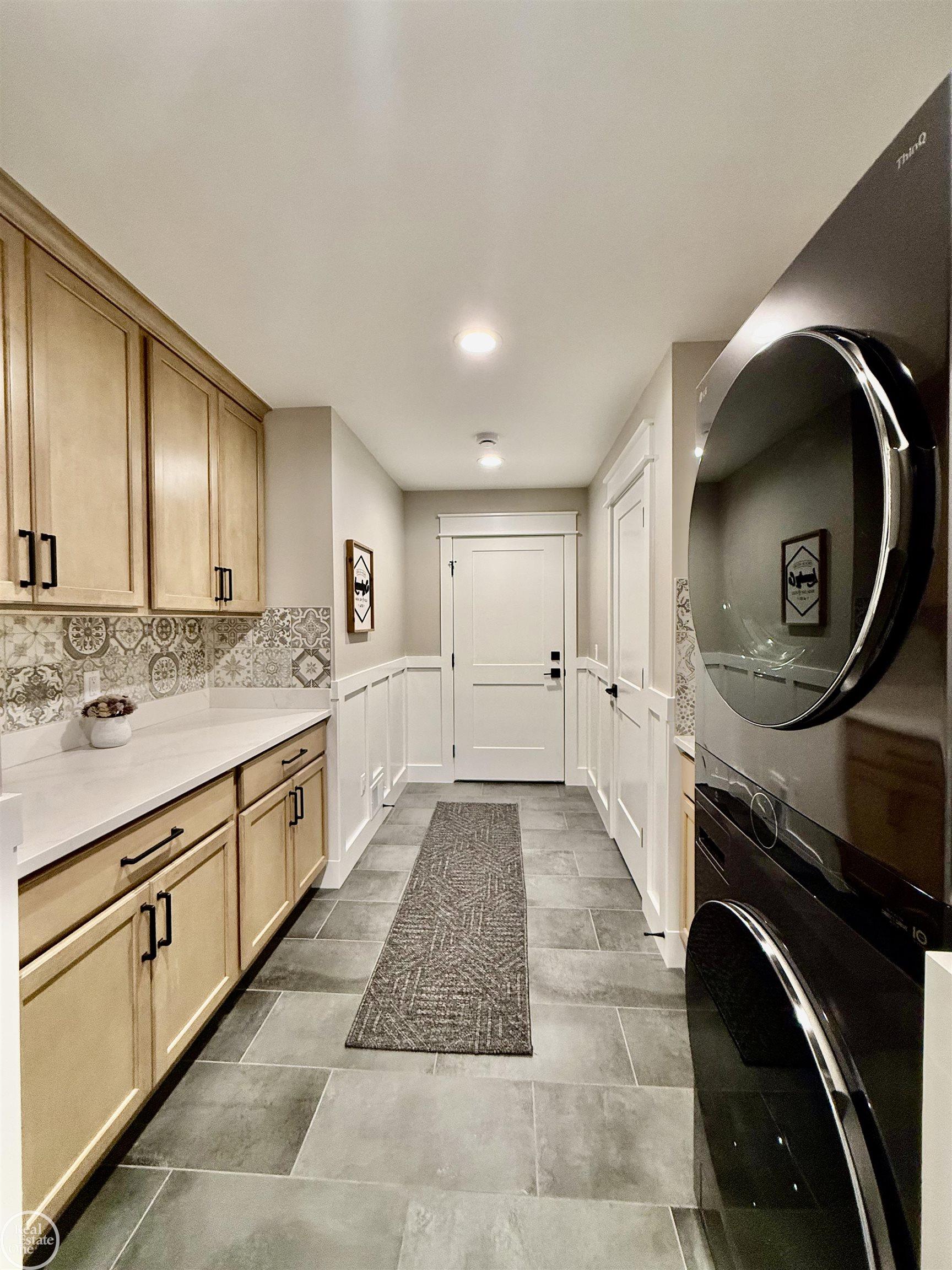 1538 Ashley LN