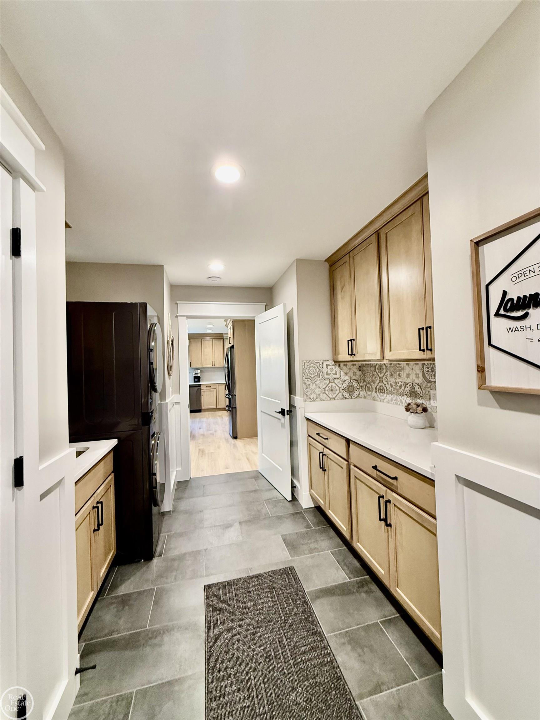 1538 Ashley LN