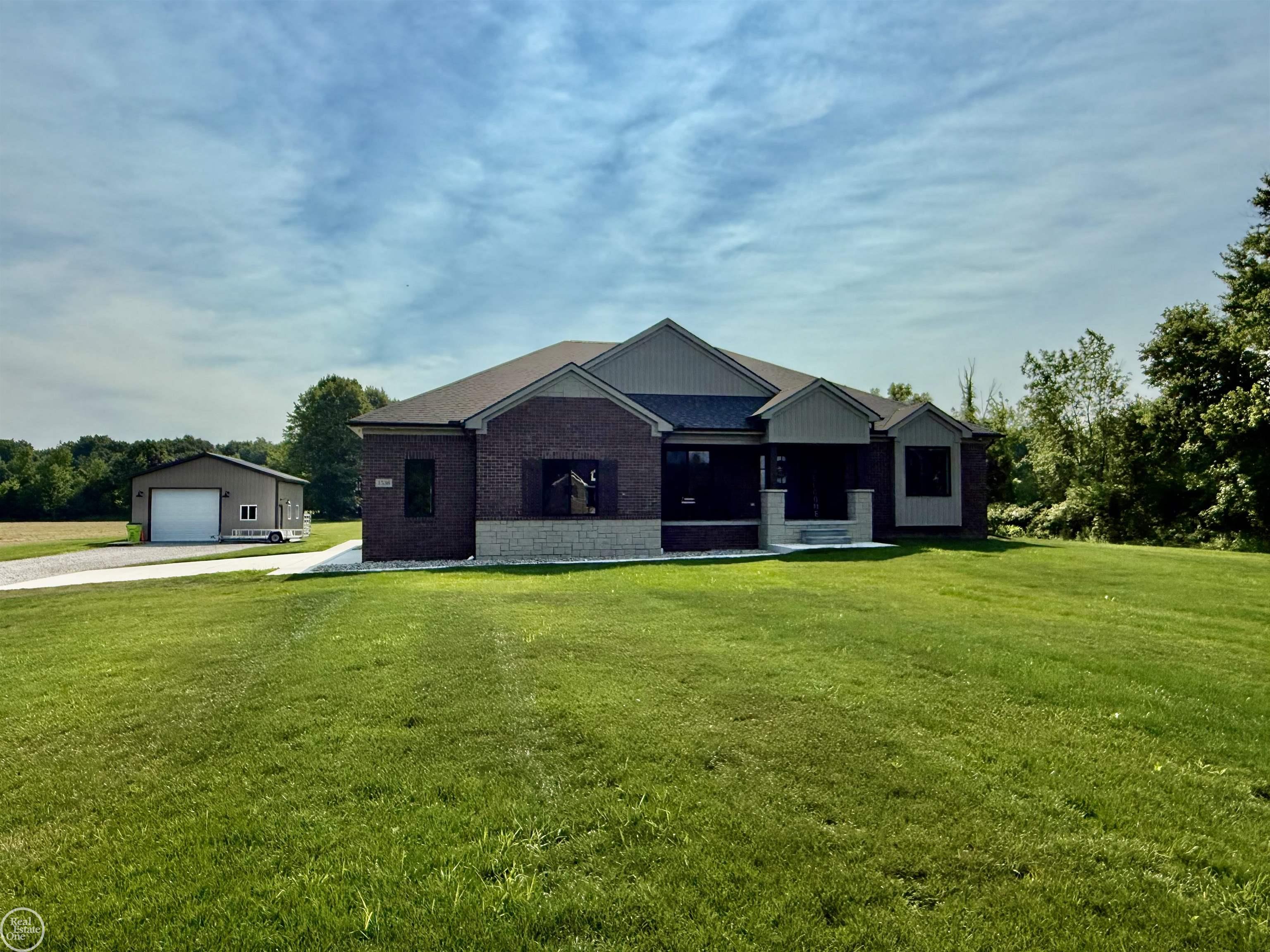 1538 Ashley LN