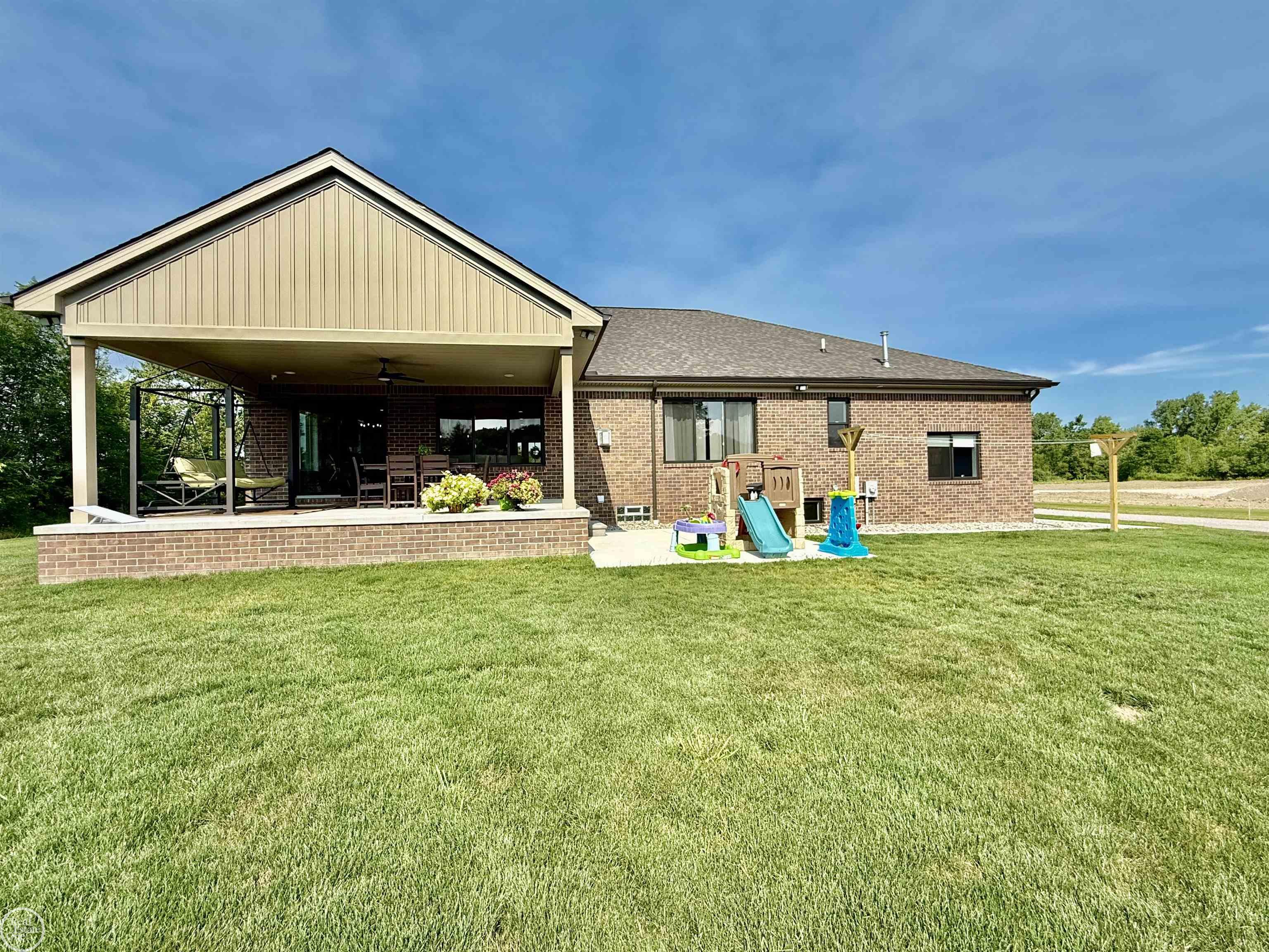 1538 Ashley LN