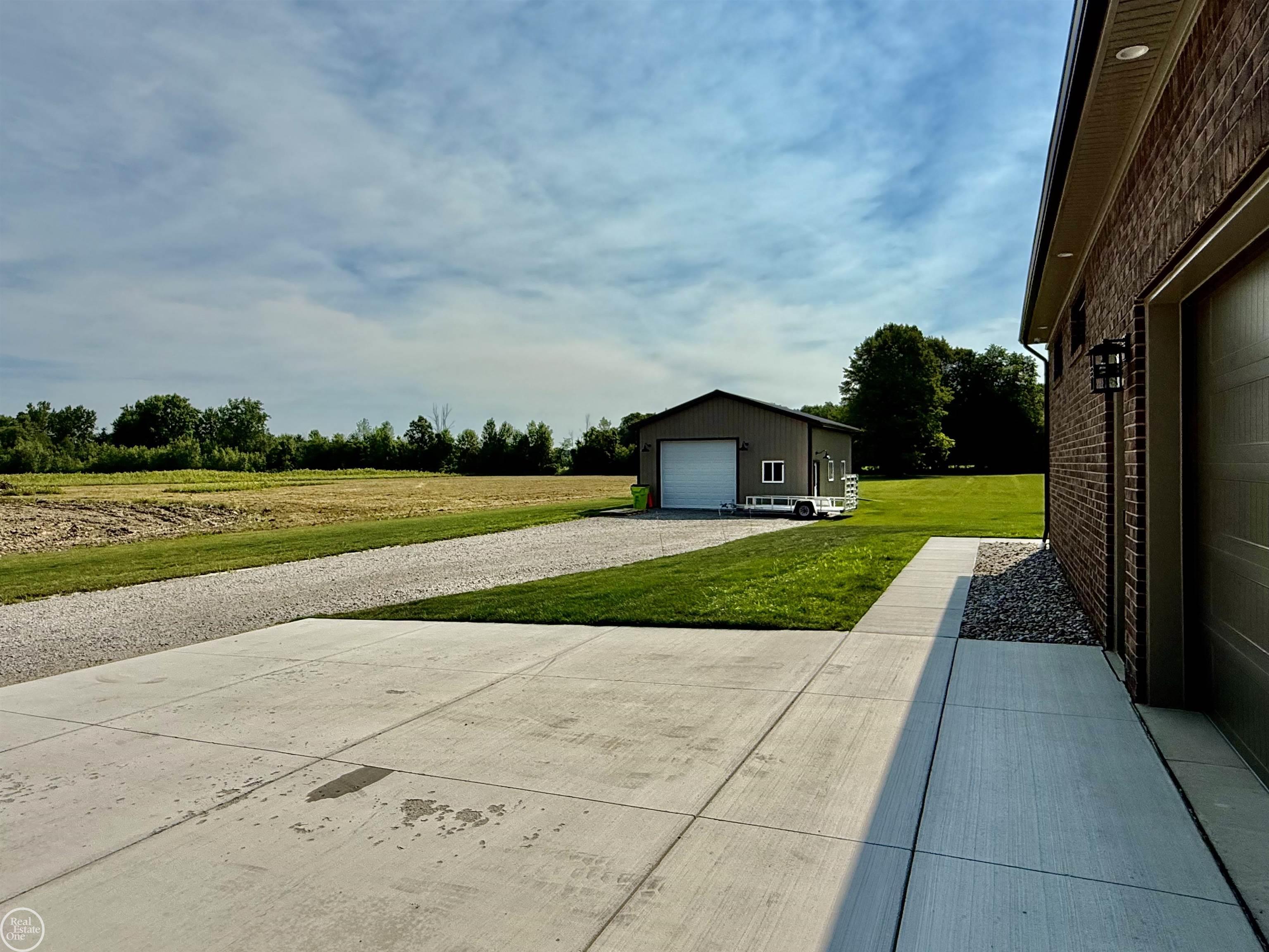 1538 Ashley LN