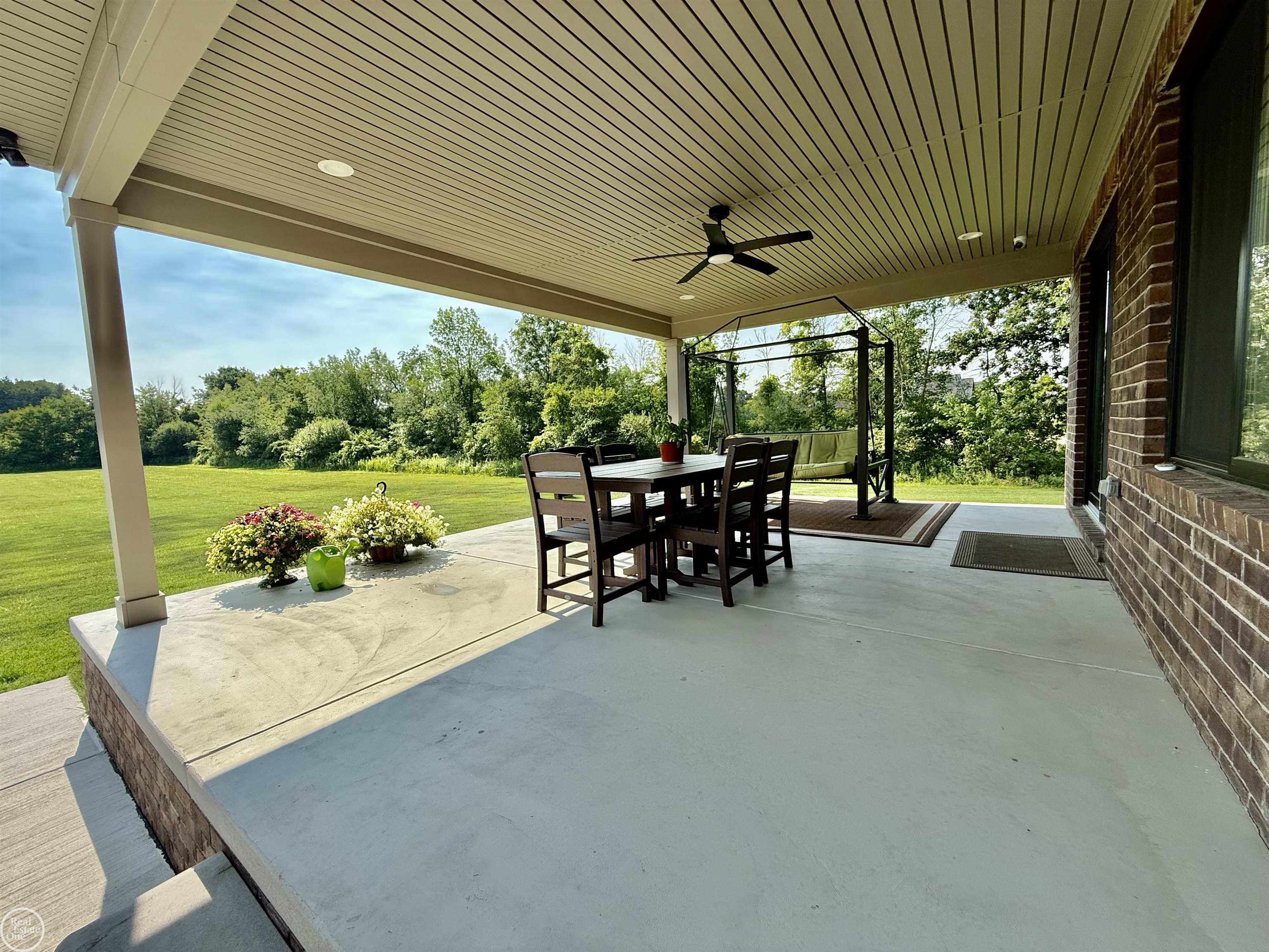 1538 Ashley LN