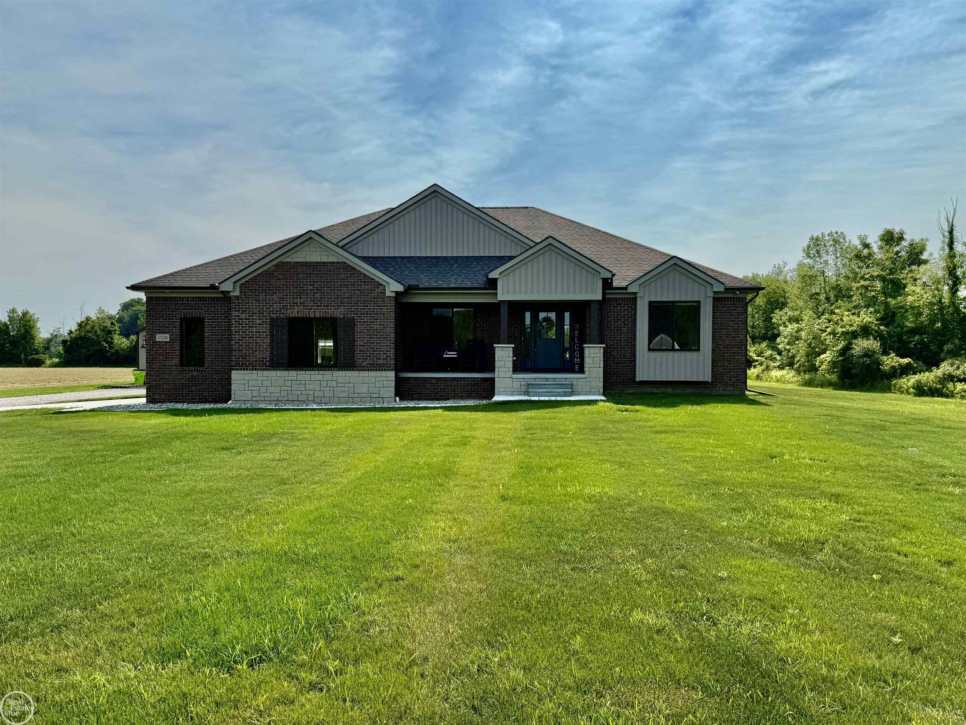1538 Ashley LN