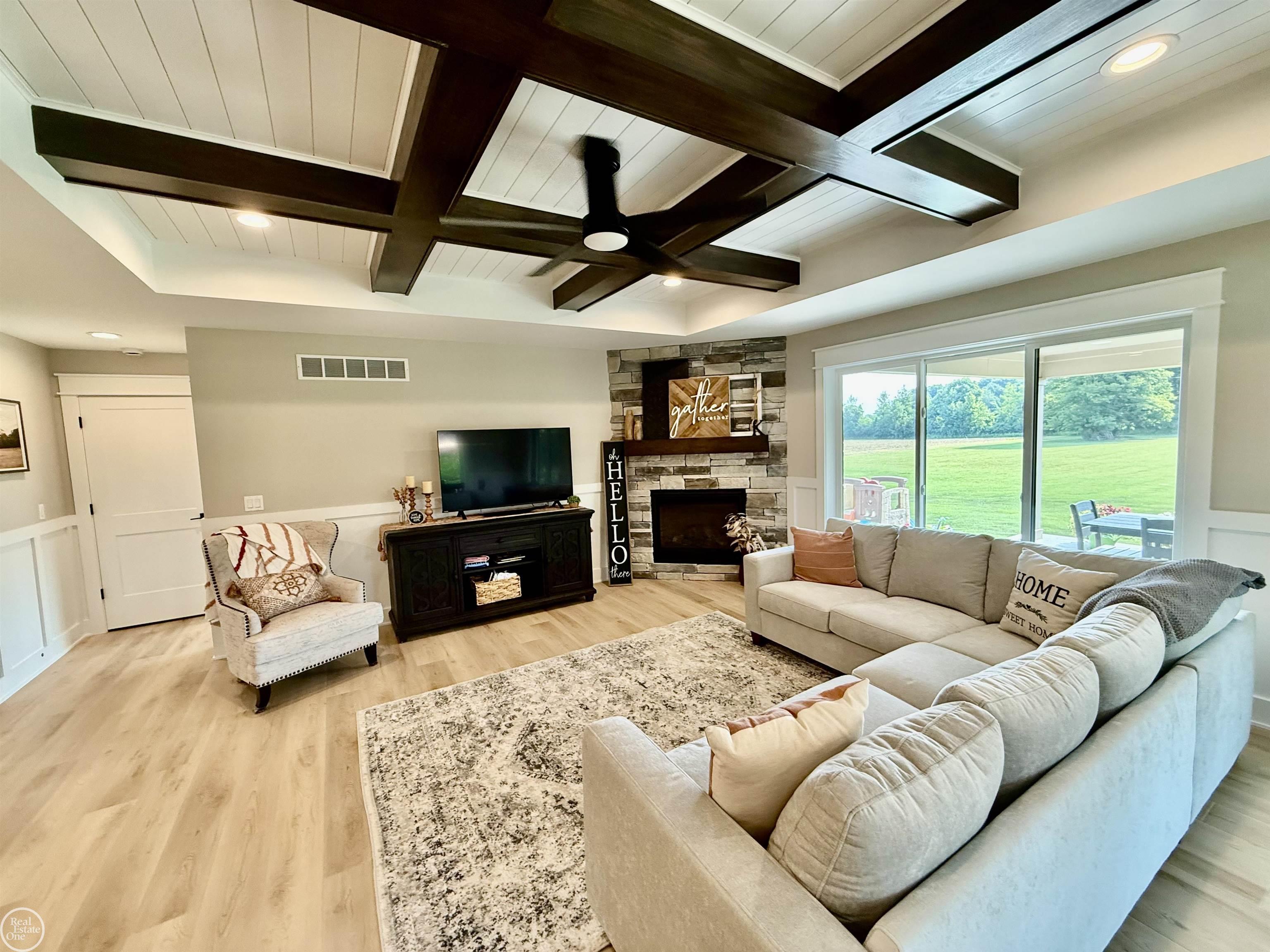 1538 Ashley LN