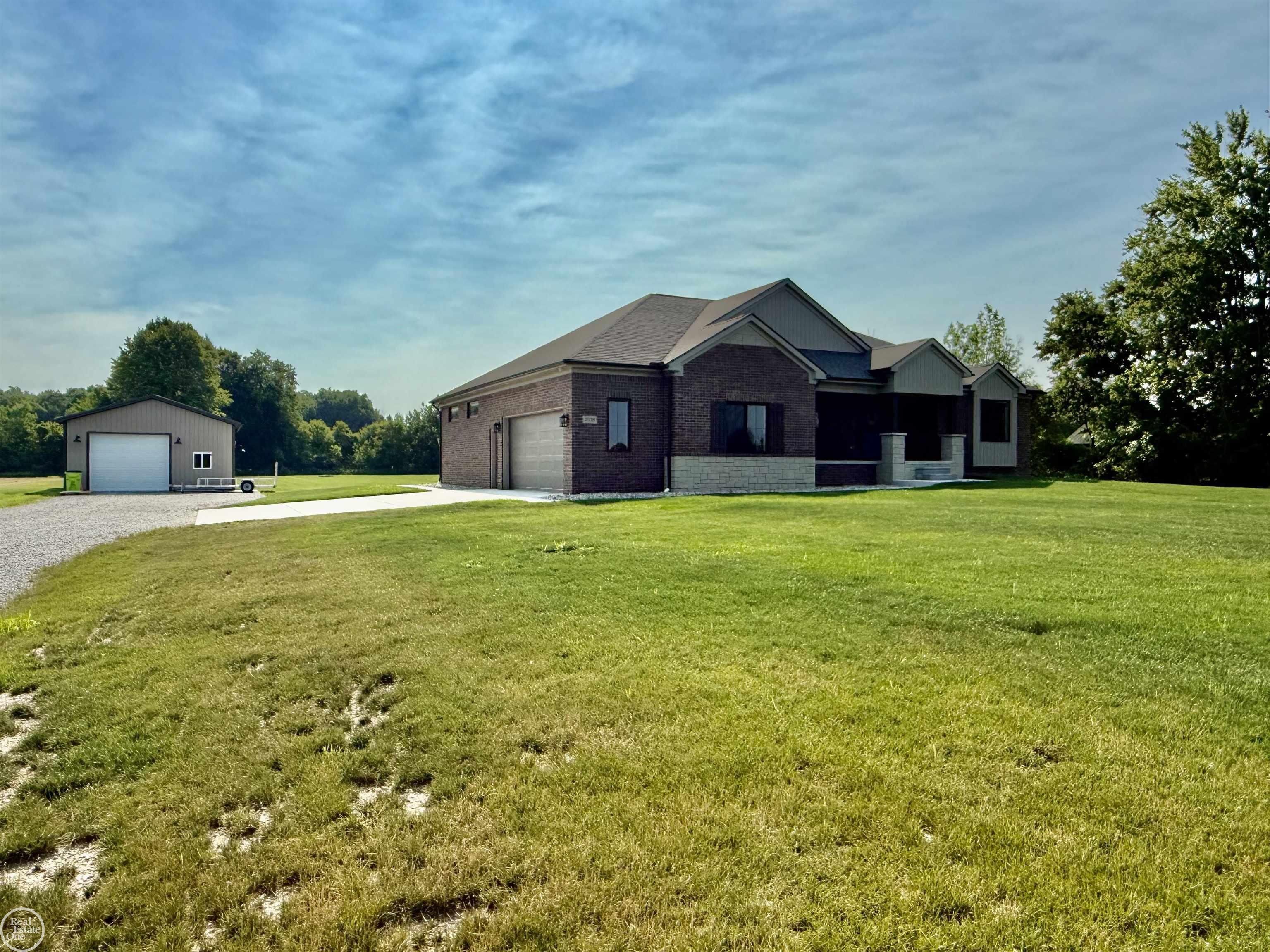 1538 Ashley LN