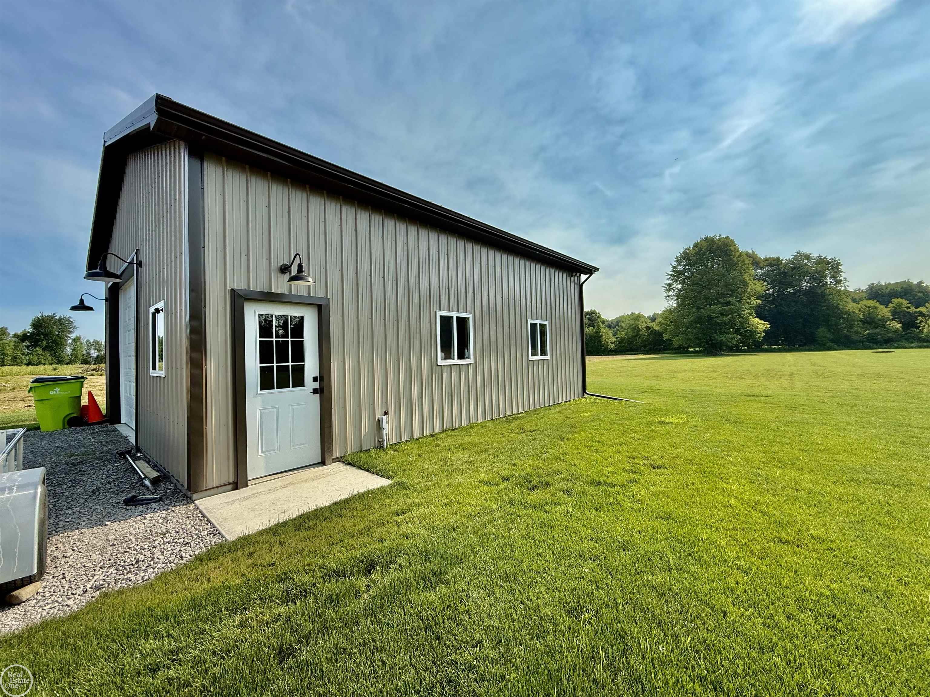 1538 Ashley LN