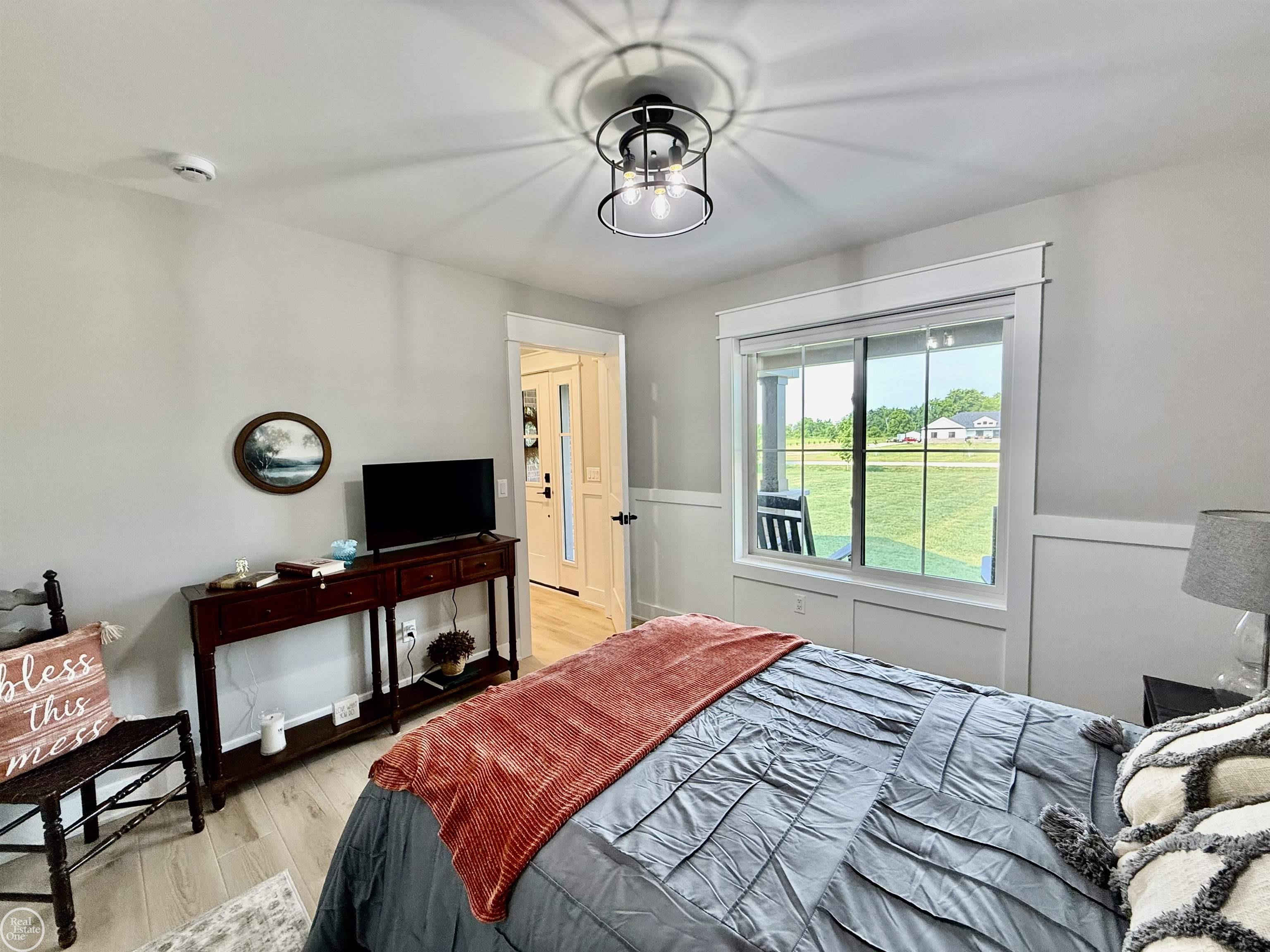 1538 Ashley LN