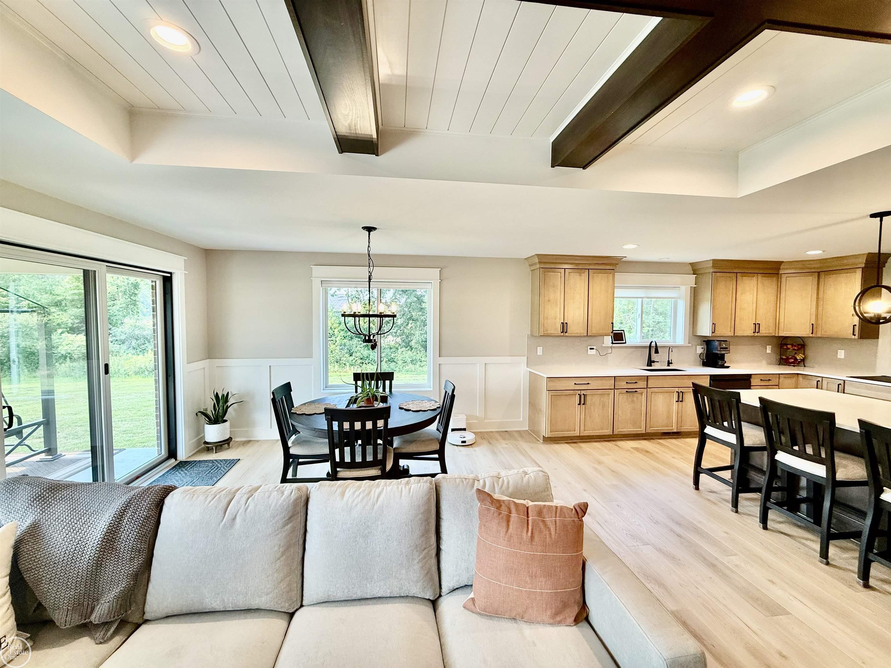 1538 Ashley LN